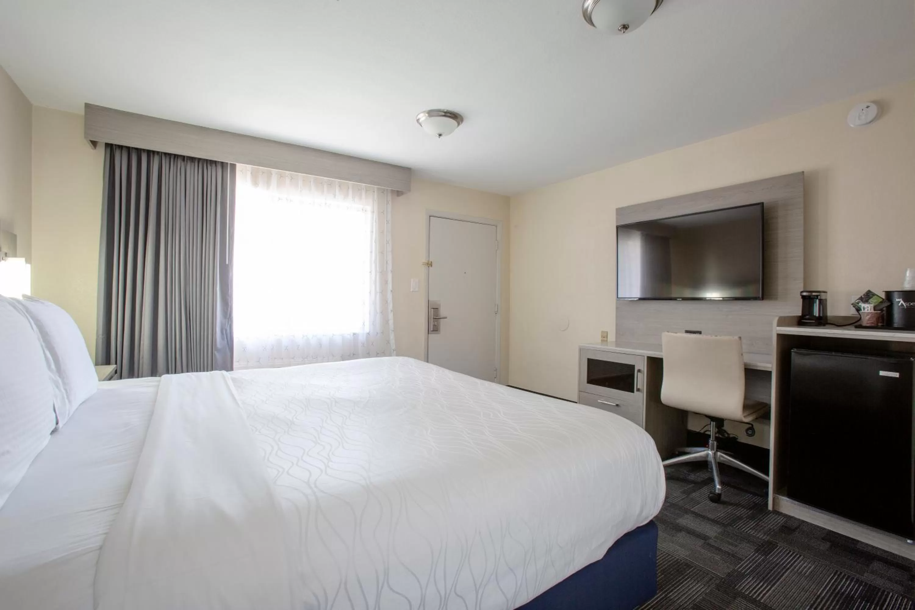 TV and multimedia, Bed in Hotel Aspen Flagstaff/ Grand Canyon InnSuites