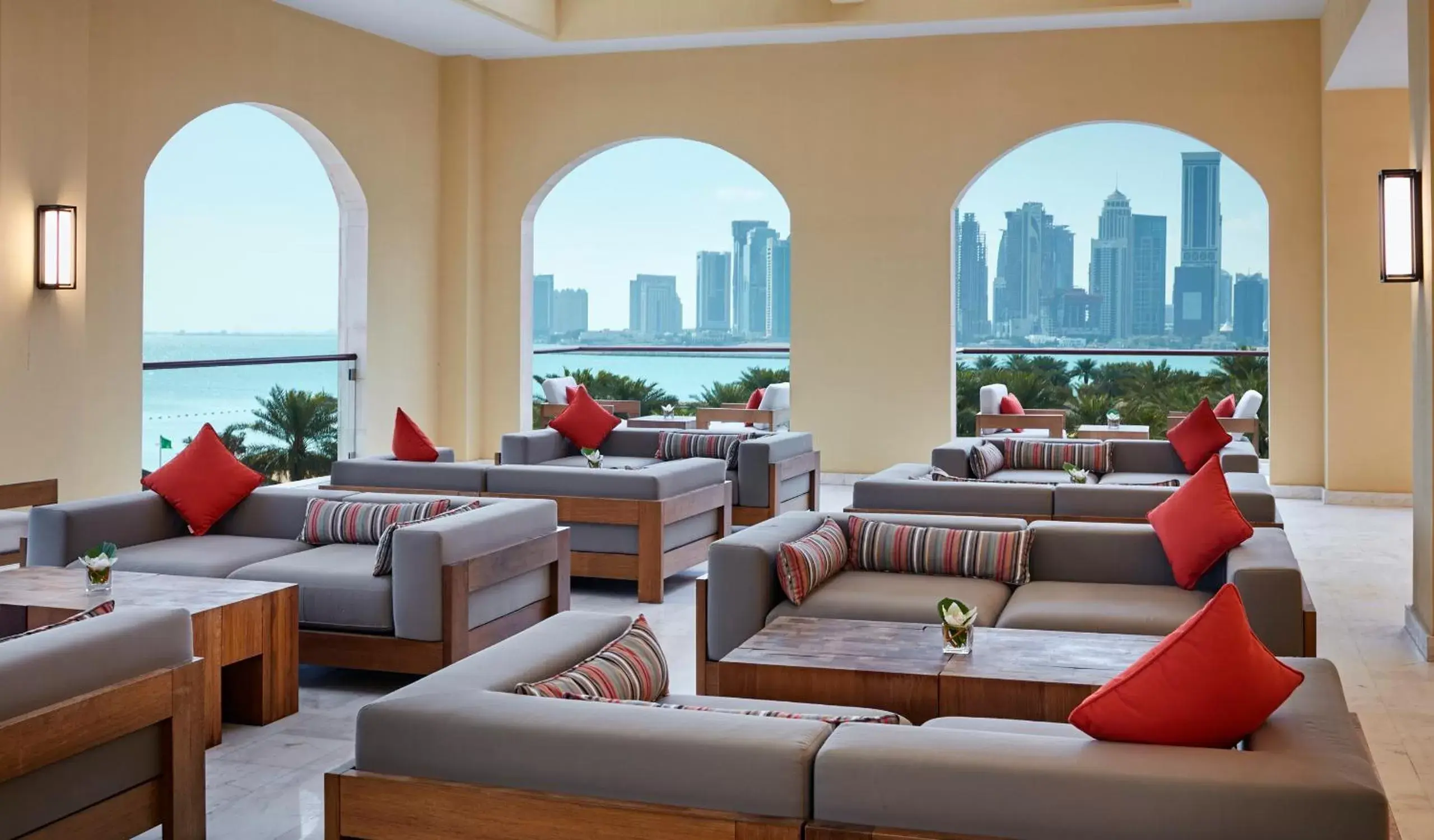 Lounge or bar in InterContinental Doha Beach & Spa, an IHG Hotel