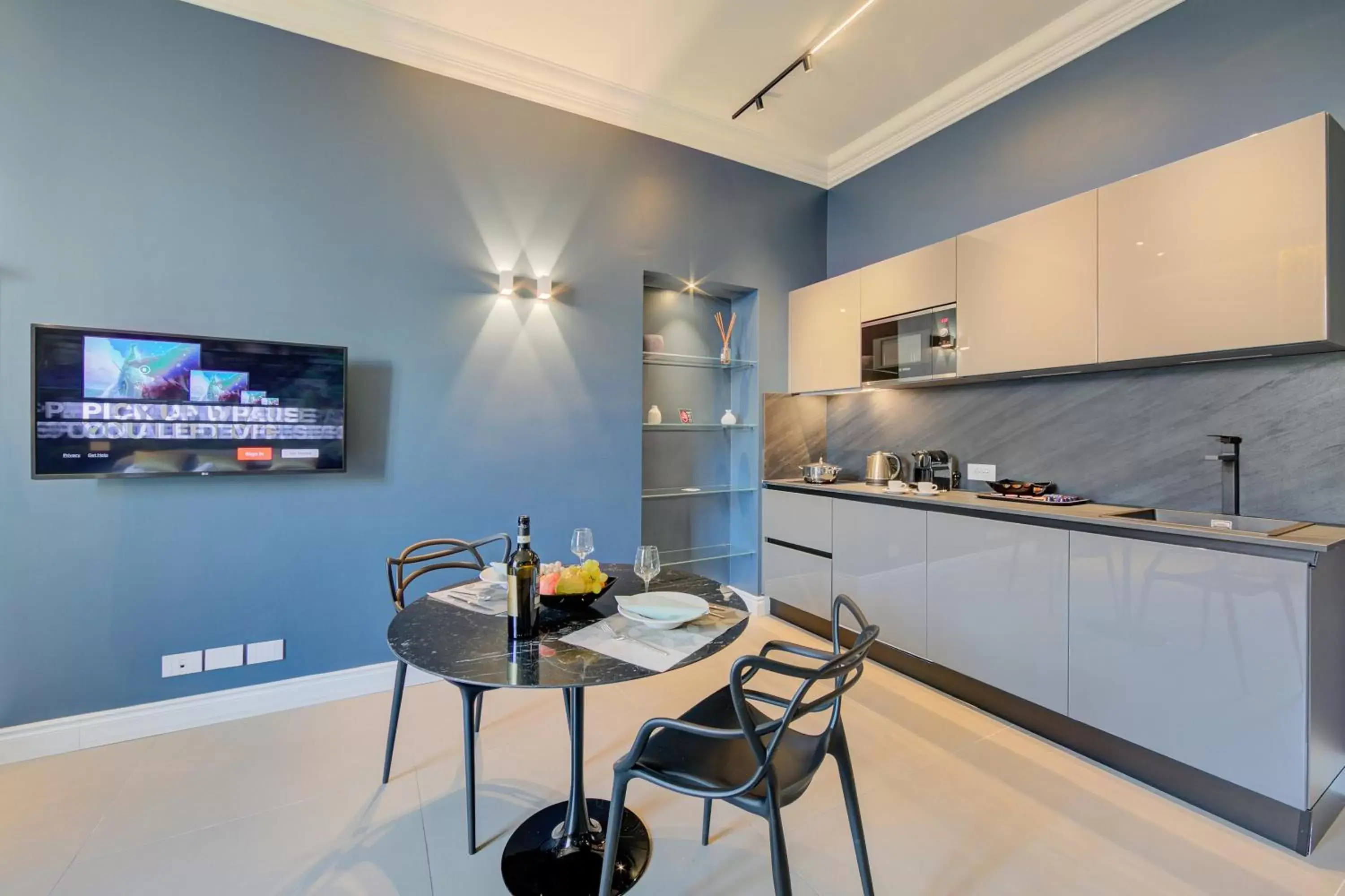 Kitchen or kitchenette, Kitchen/Kitchenette in Boutique Central Apartments- Happy Rentals