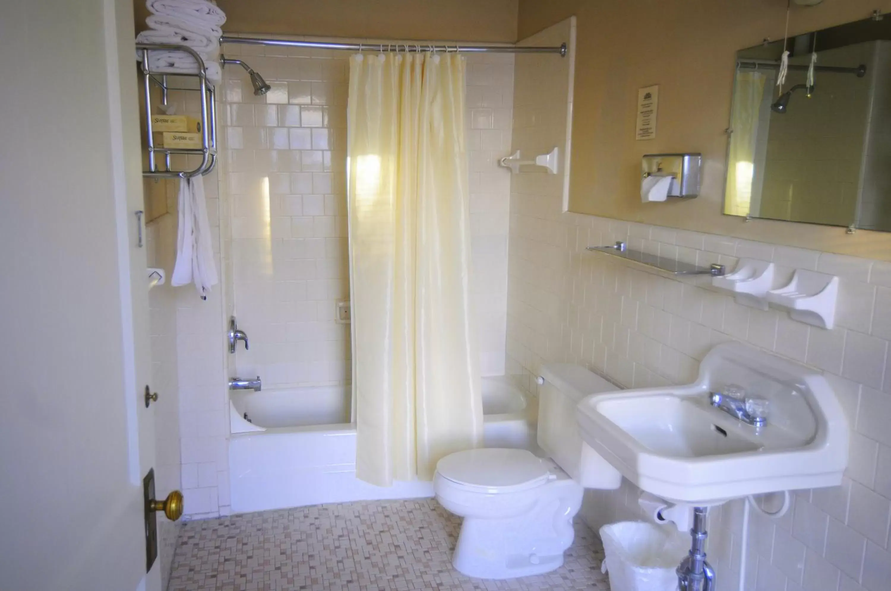 Toilet, Bathroom in Hotel Coolidge