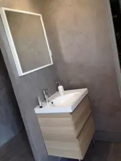 Bathroom in Le Mazet Chambre d'Hôtes