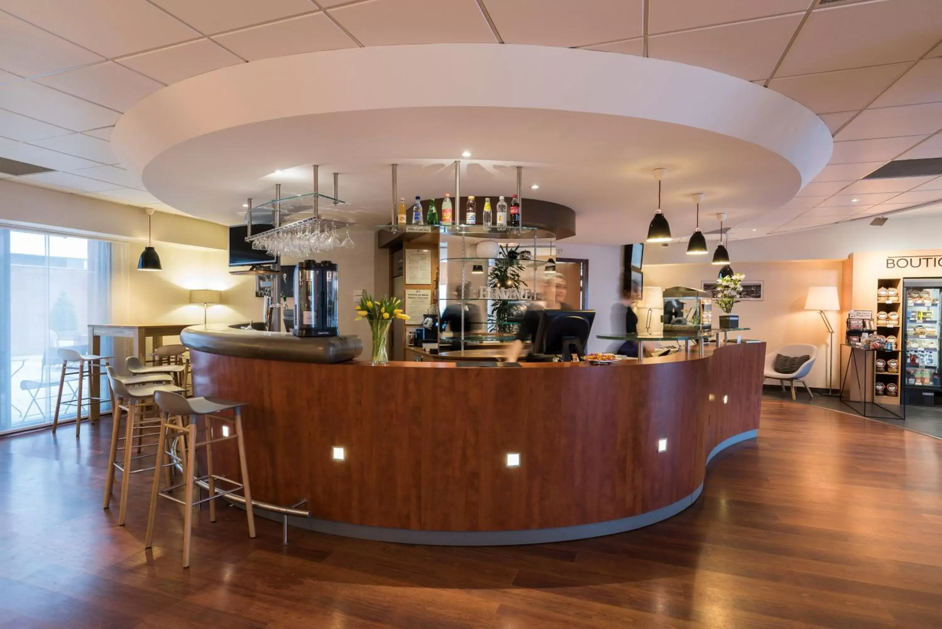 Lobby or reception, Lounge/Bar in Novotel Suites Rouen Normandie