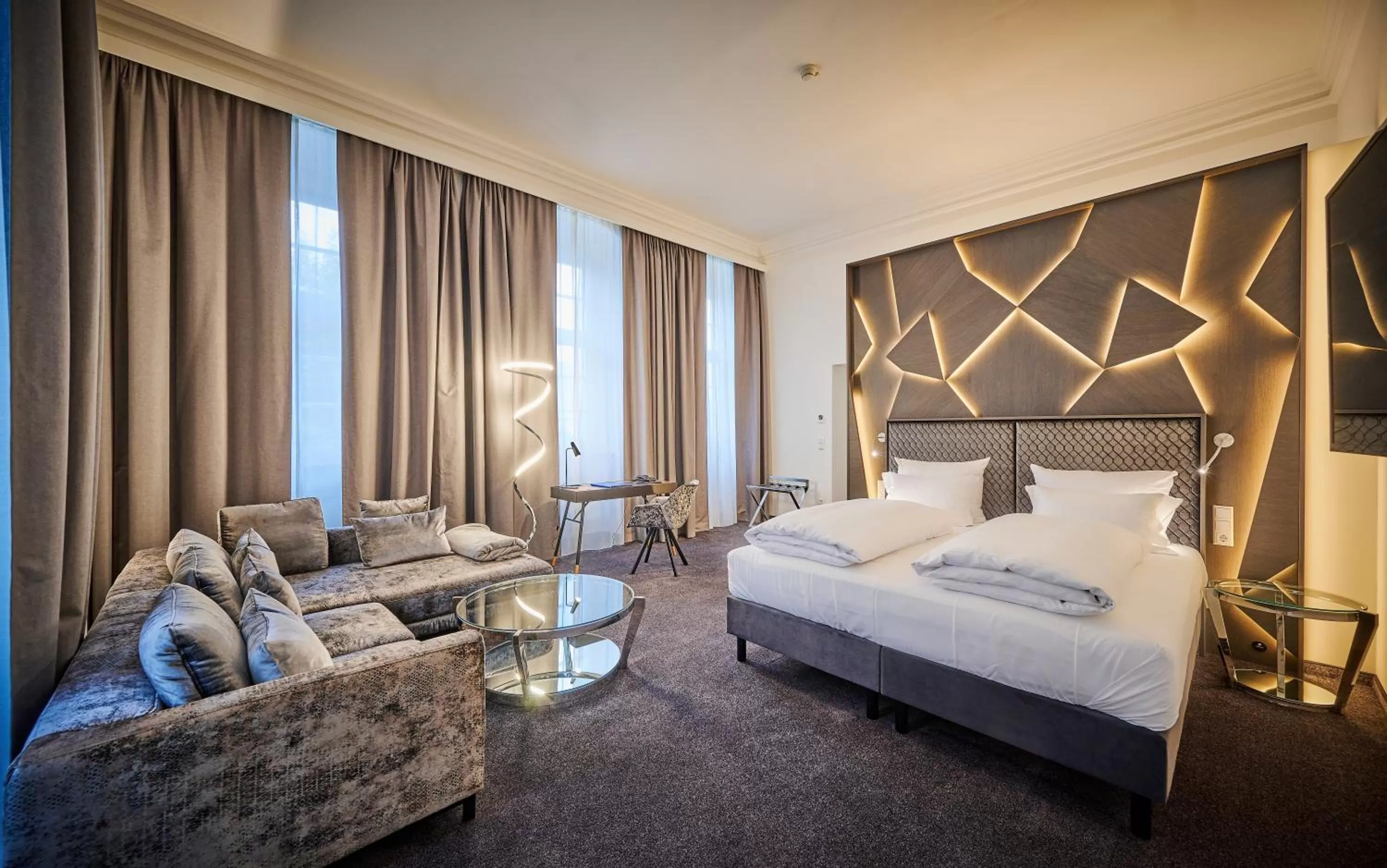 Photo of the whole room, Bed in Hotel Zur Post Altötting