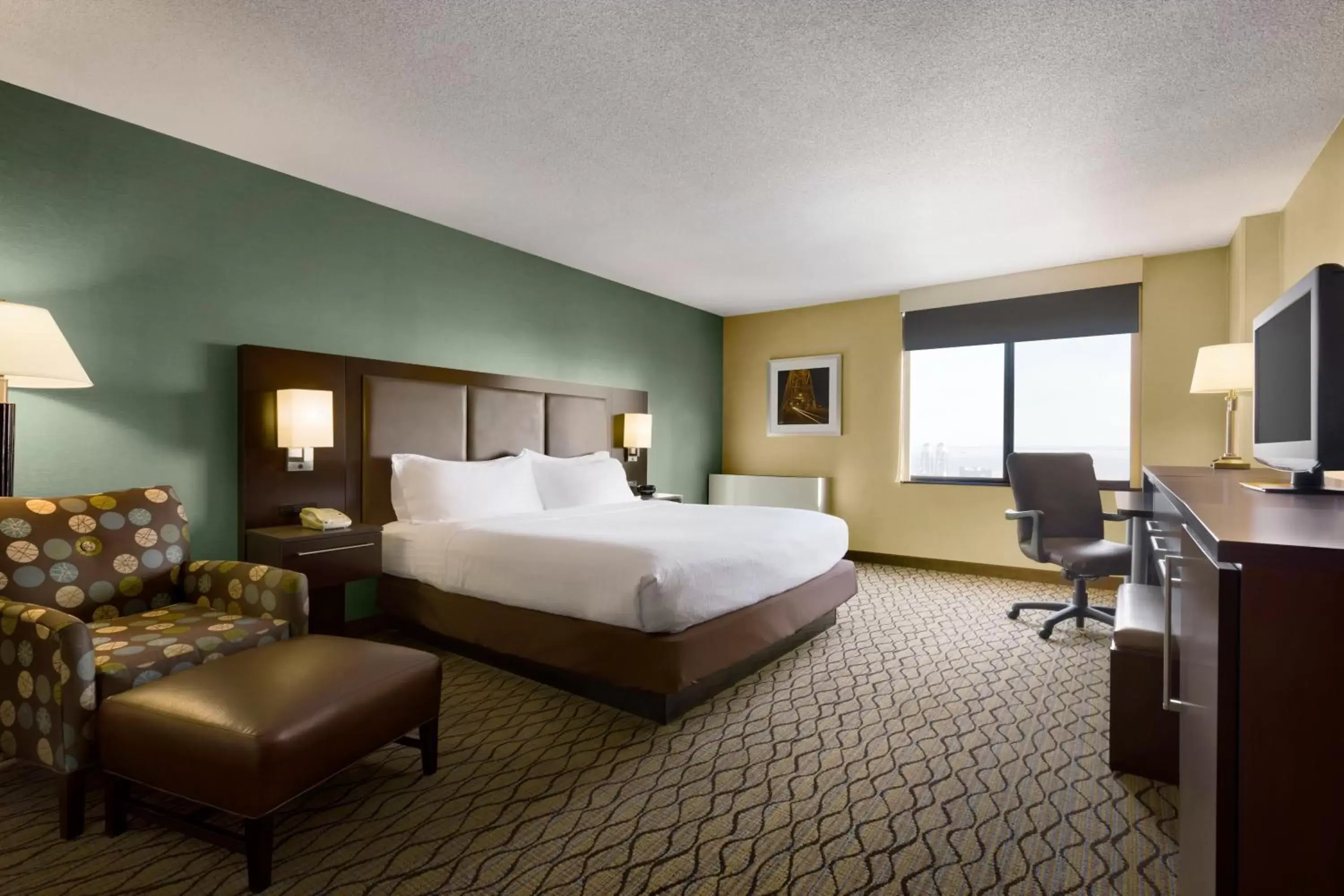 Photo of the whole room in Holiday Inn & Suites Duluth-Downtown, an IHG Hotel