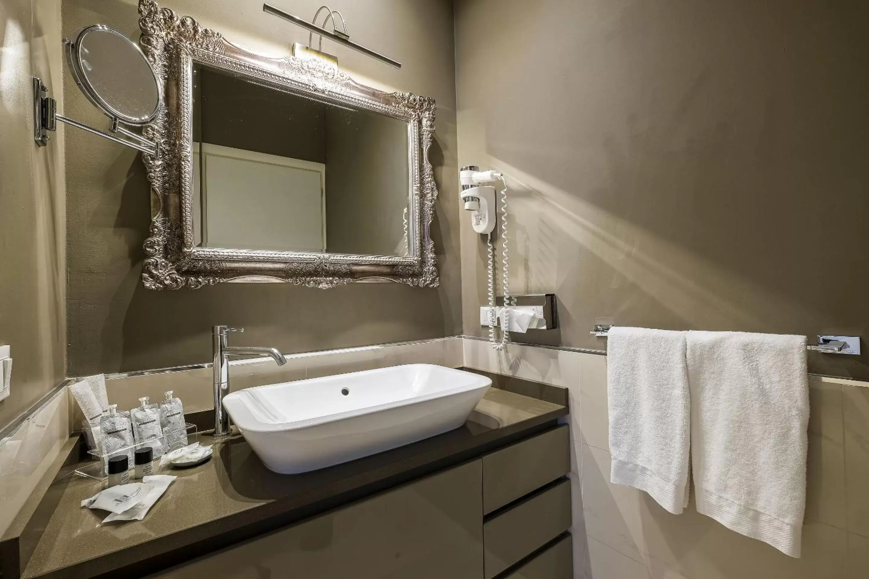 Bathroom in Opera Relais De Charme - Aparthotel