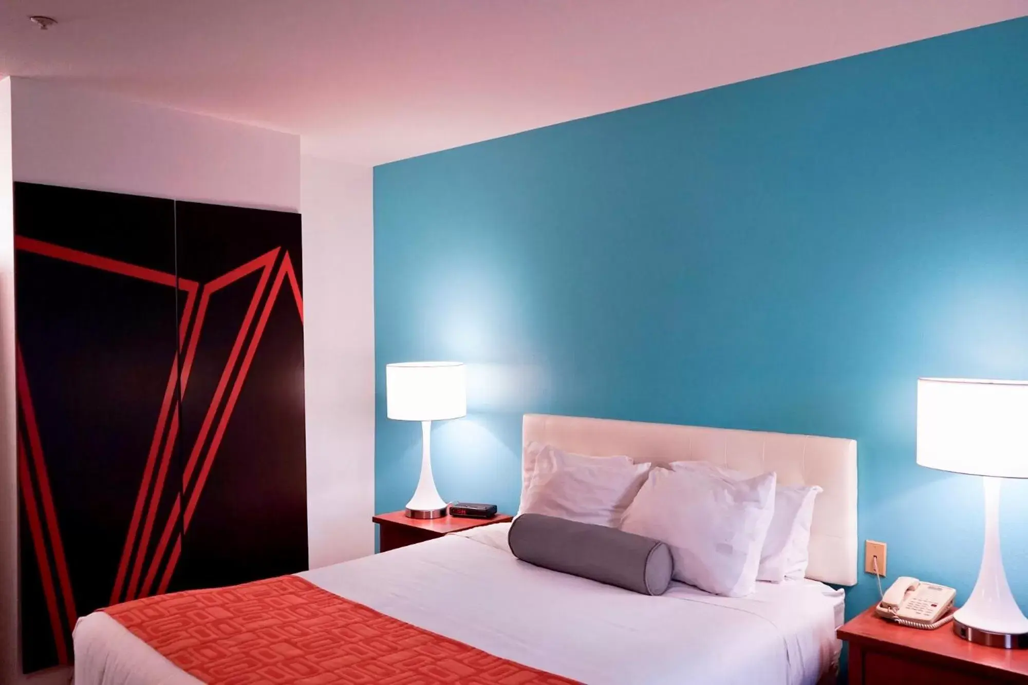 Queen Room - Disability Access - Non-Smoking in Howard Johnson by Wyndham Salinas Queen Room - Disability Access - Non-Smoking in Howard Johnson by Wyndham Salinas