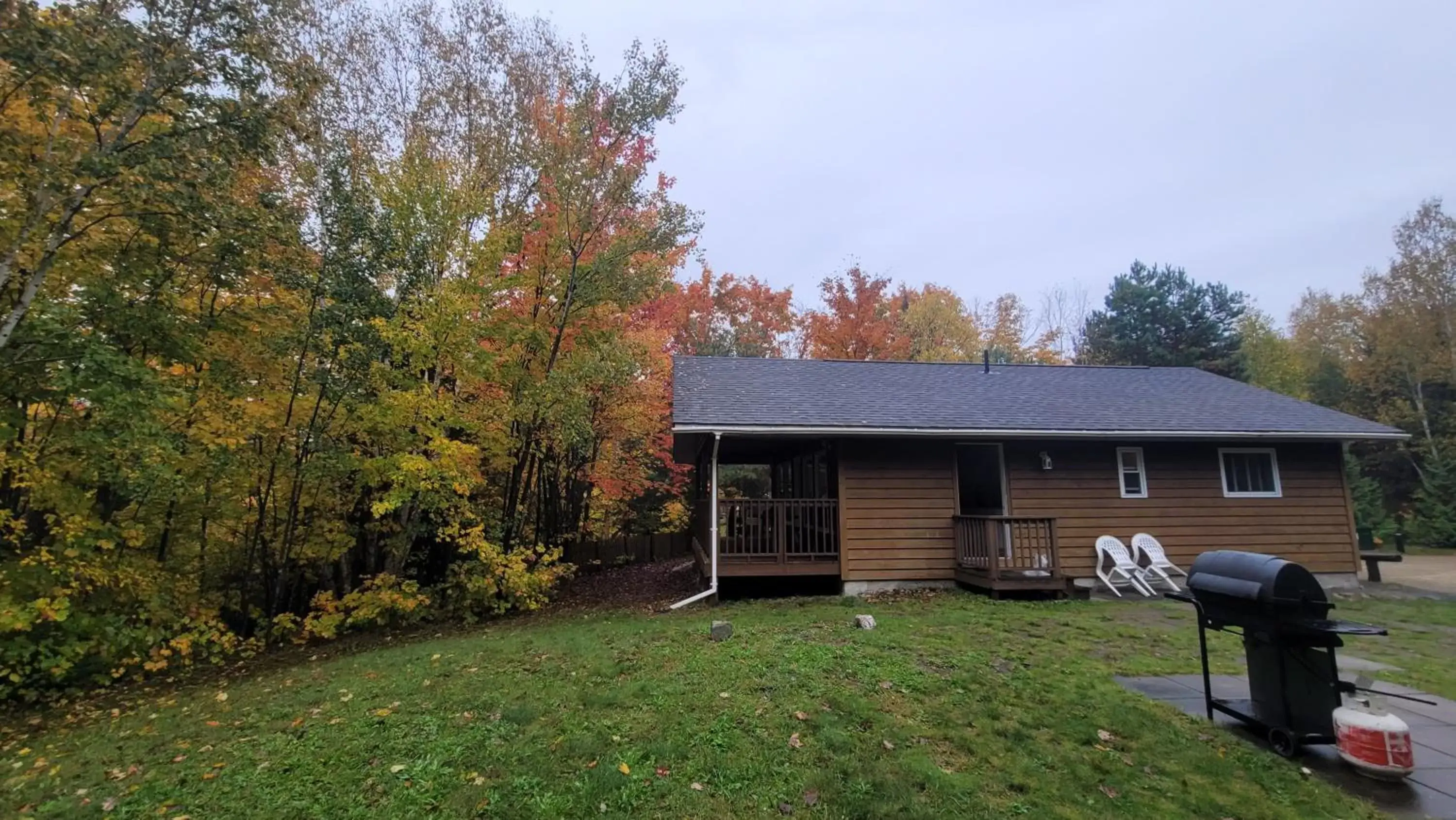 Property Building in Parkway Cottage Resort and Trading Post