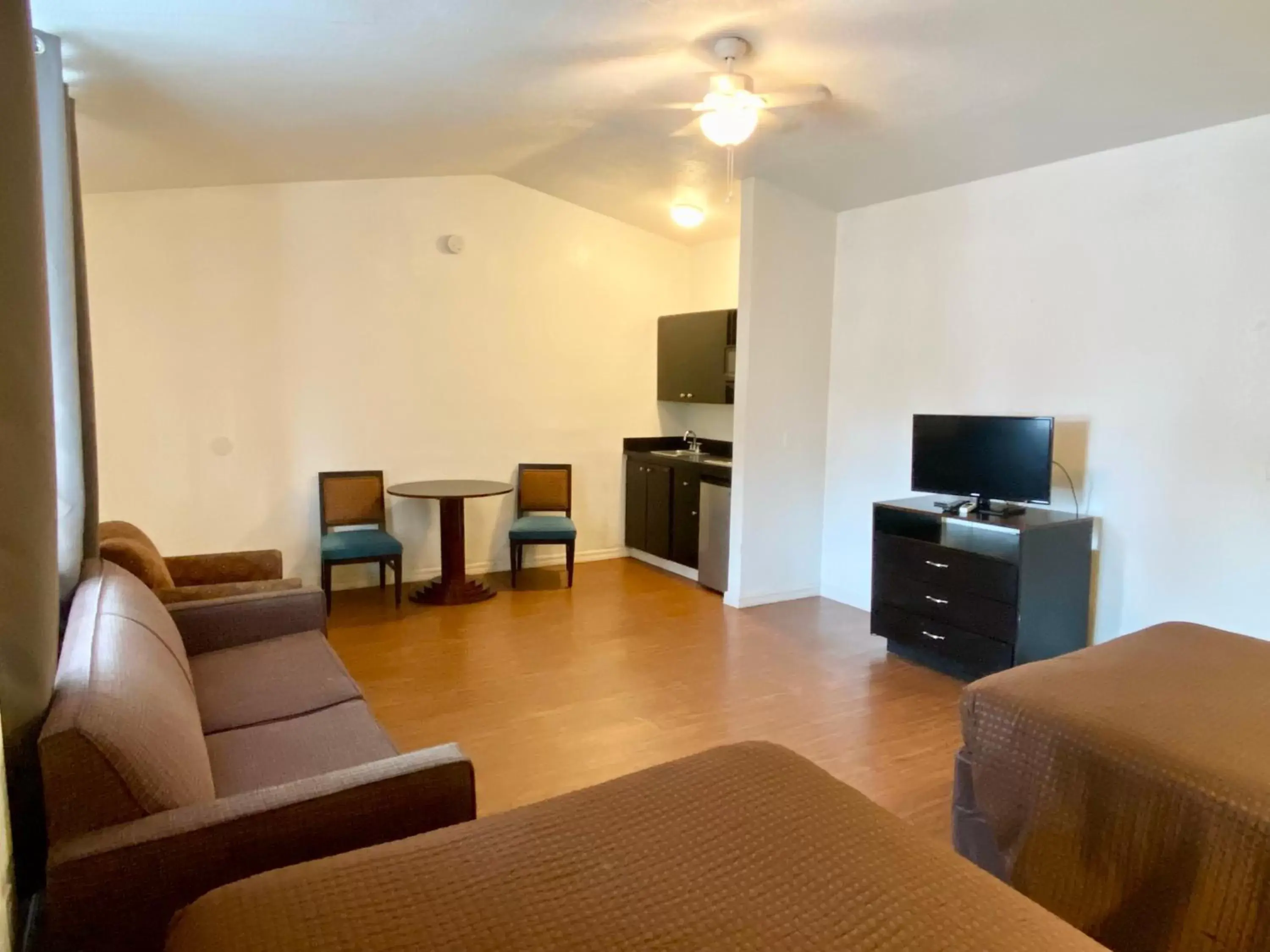 Living room, Seating Area in Tarpon Inn