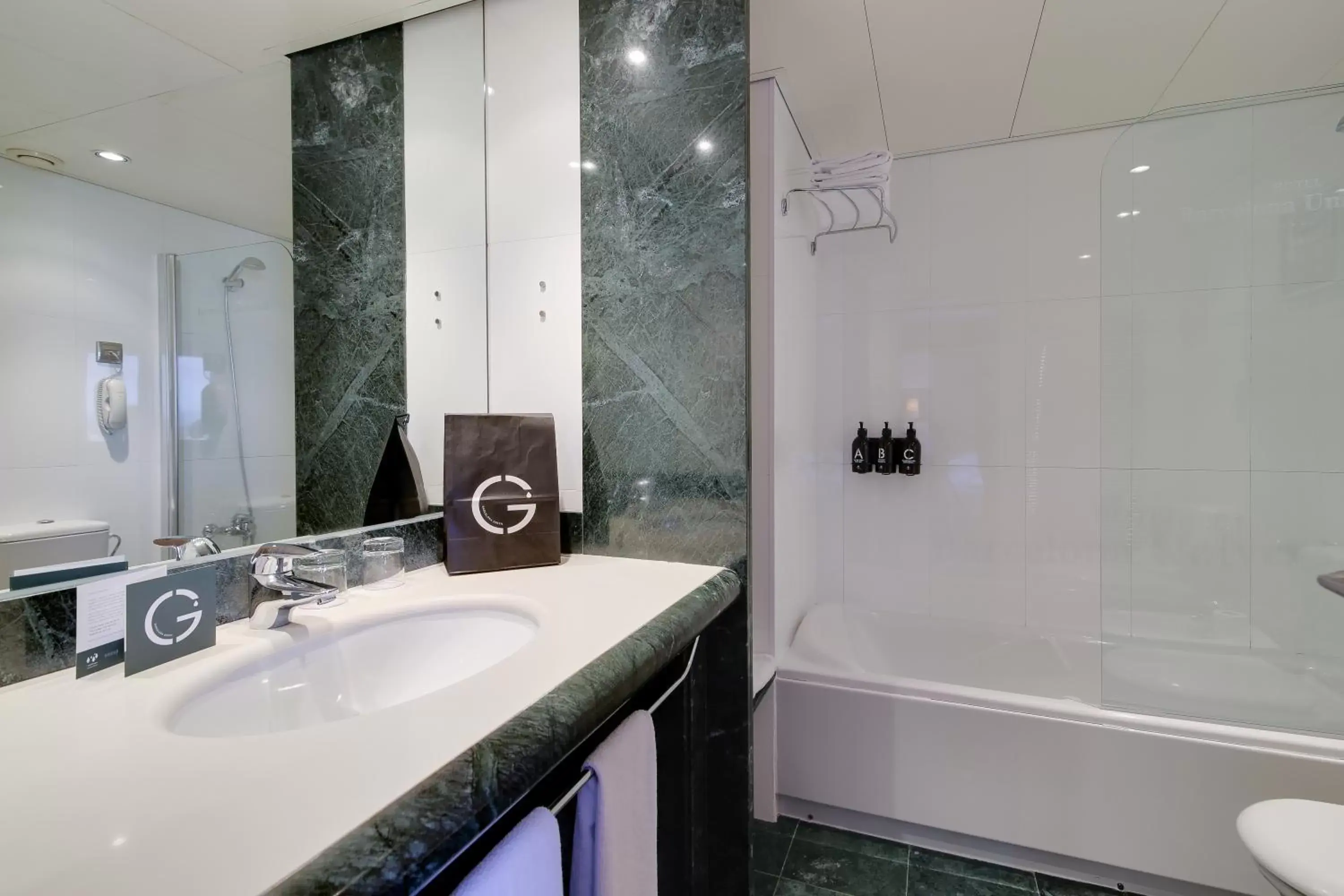 Bathroom in Hotel Barcelona Universal