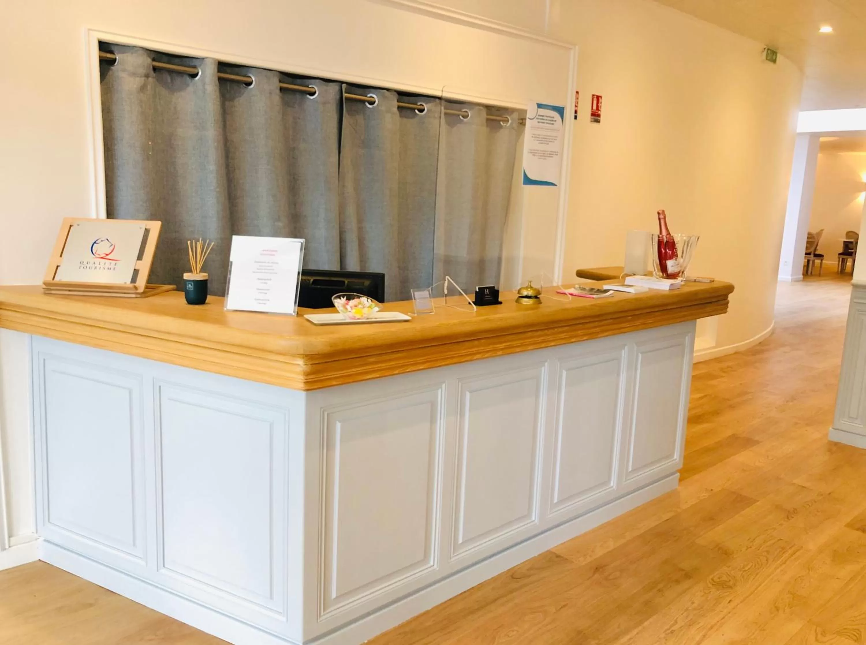 Lobby or reception in Hôtel Porte Mars - Reims Gare Centre Arena