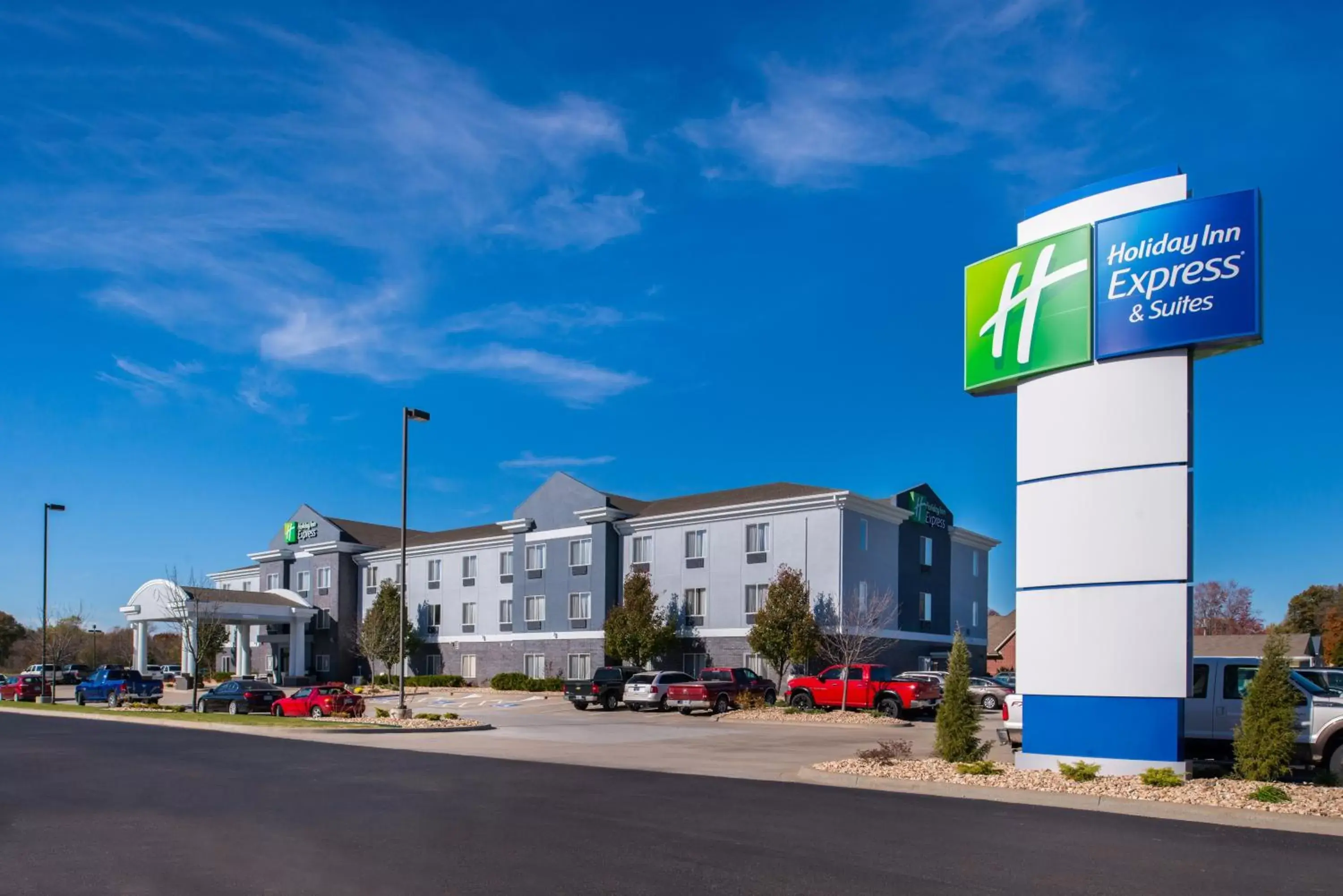 Property Building in Holiday Inn Express & Suites Pittsburg, an IHG Hotel