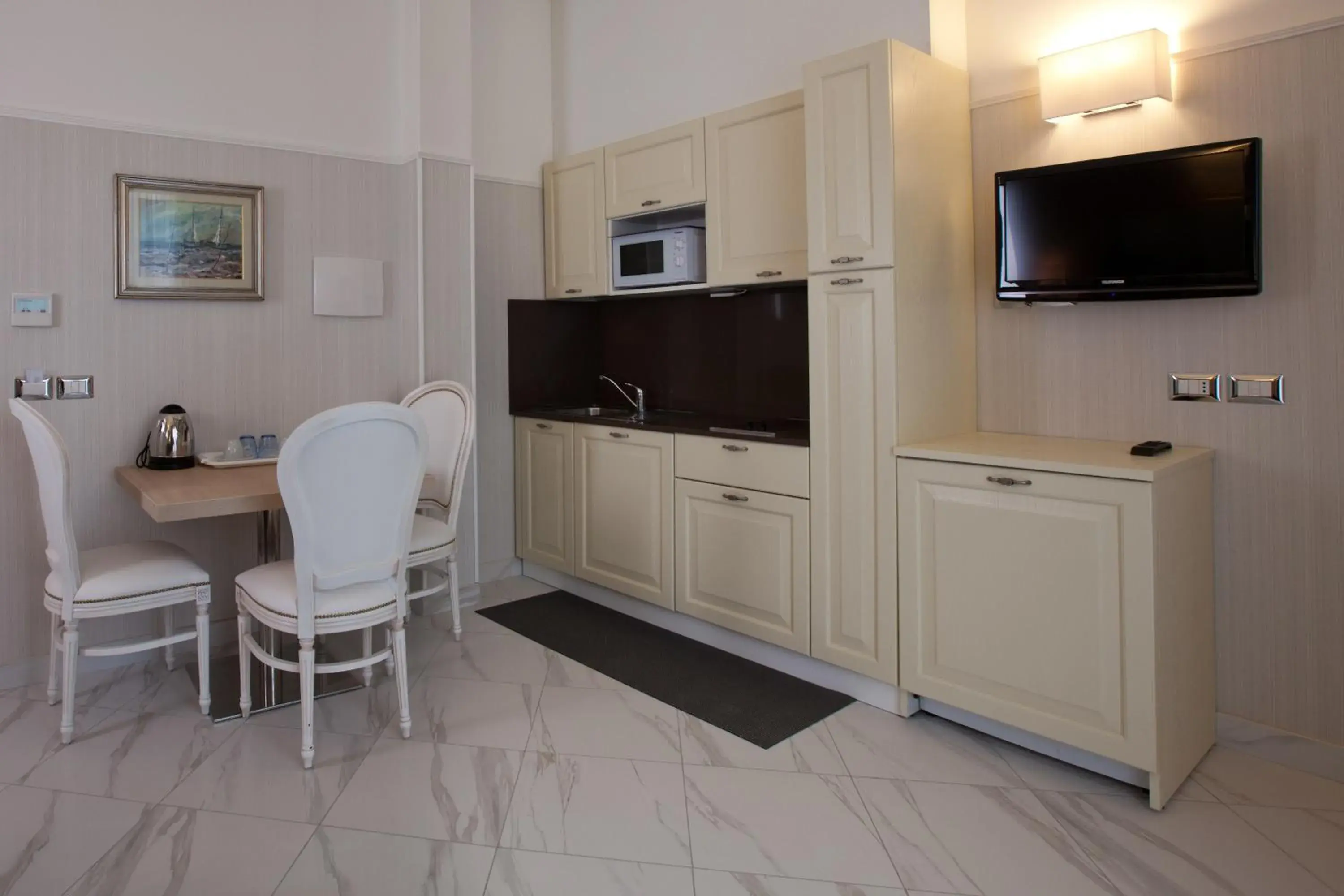 Coffee/tea facilities, TV/Entertainment Center in Hotel Residence Villa Del Mare