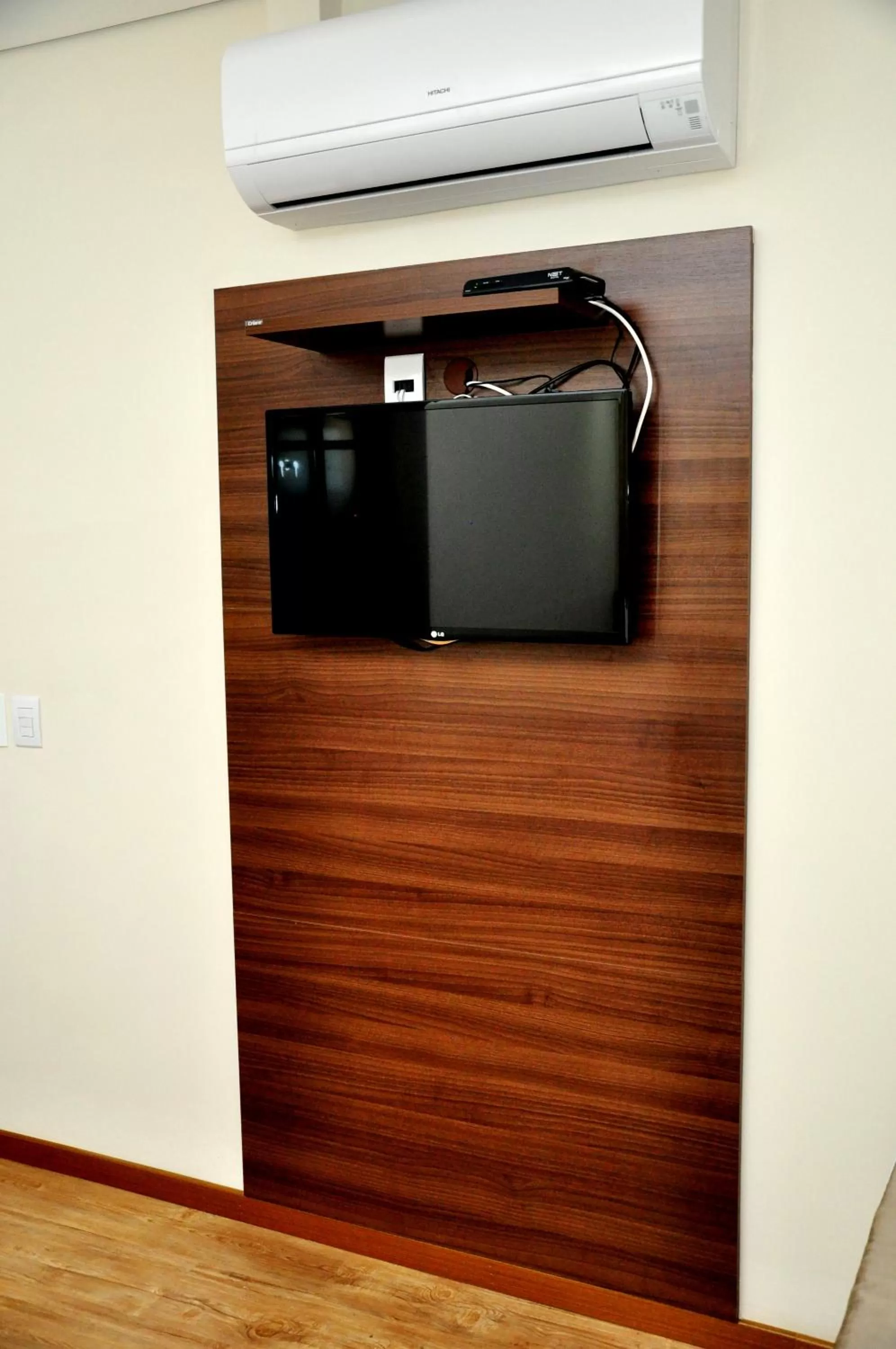 TV and multimedia in Hotel Mohave