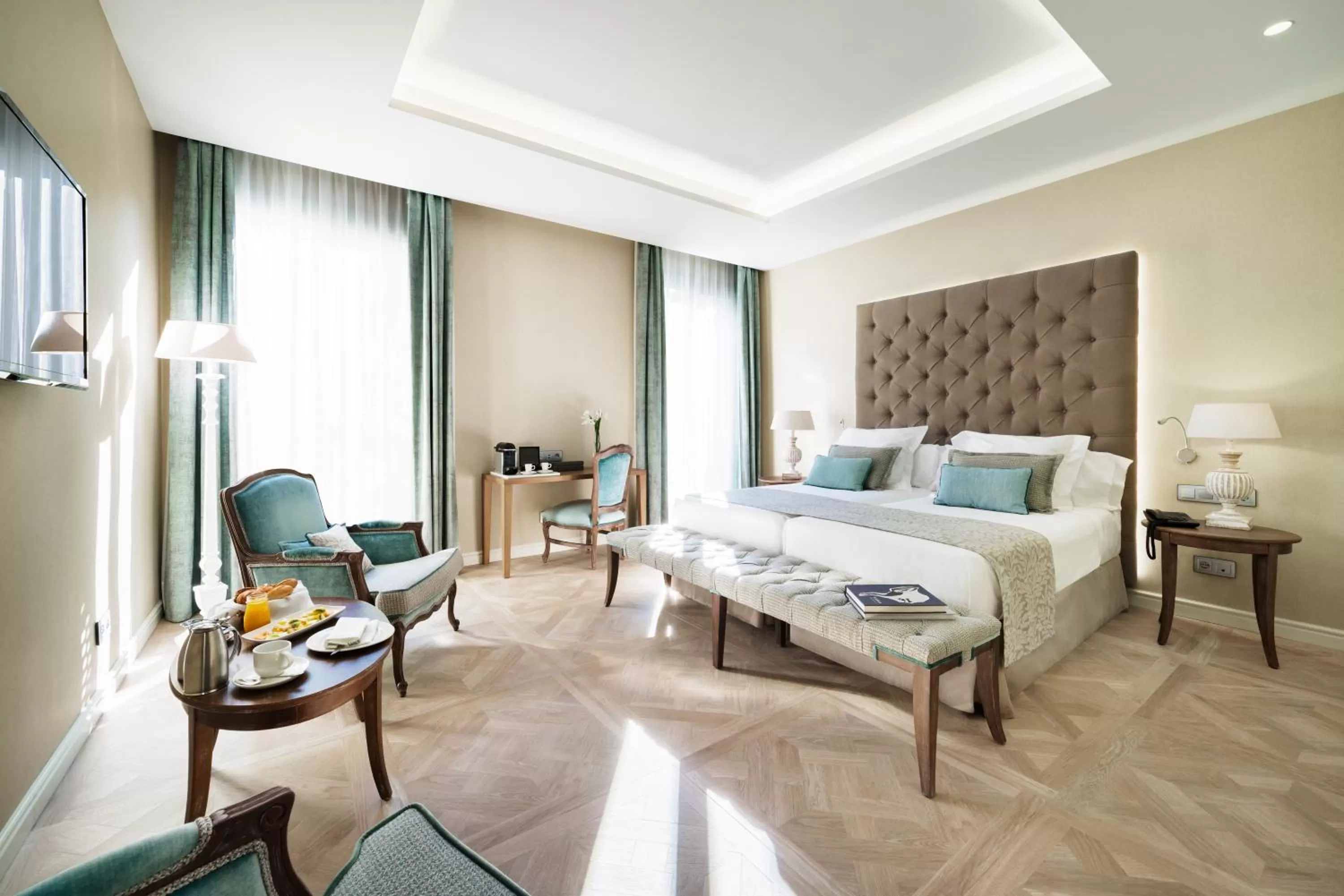 Bedroom, Bed in Lamaro Hotel