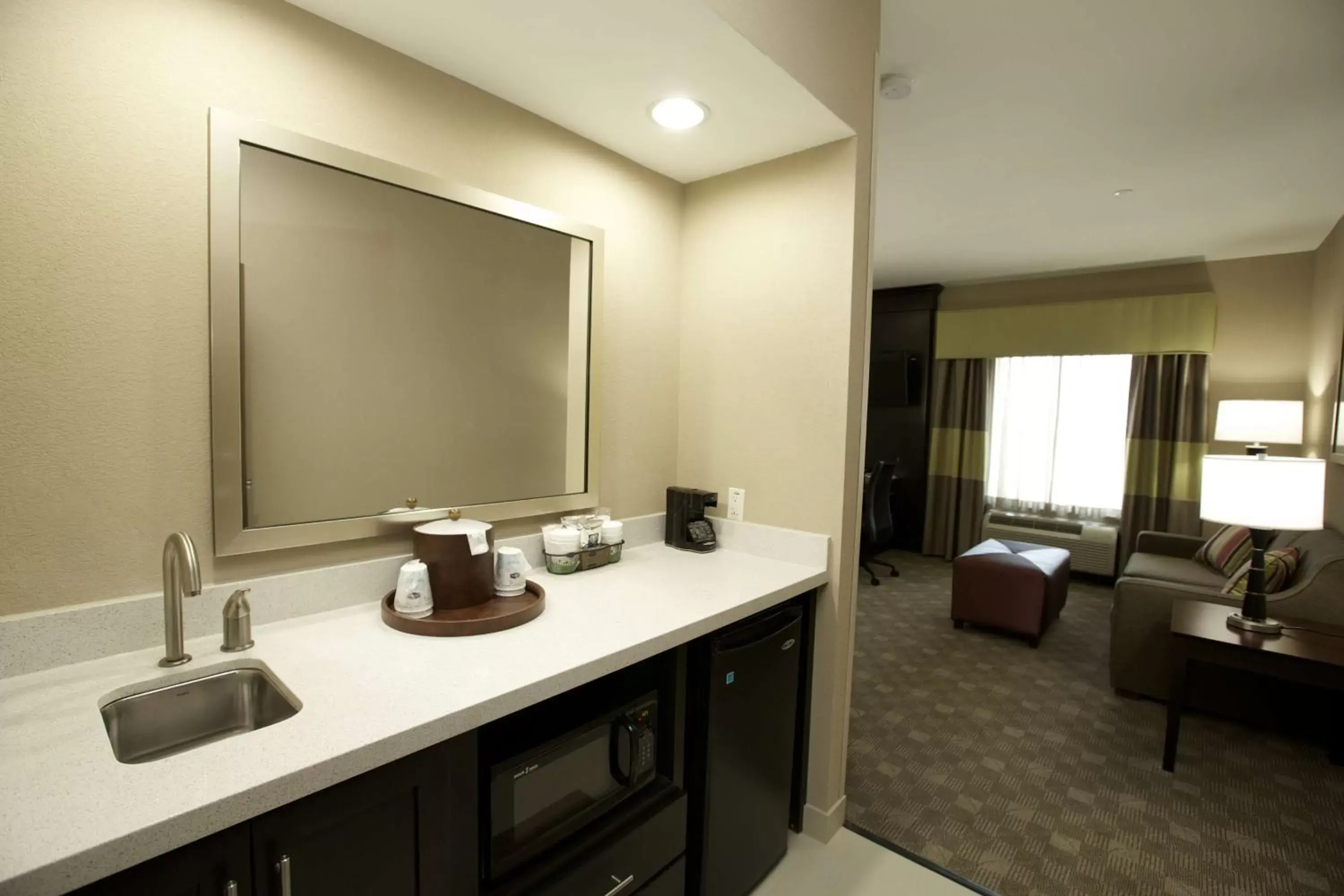 Bed, Bathroom in Hampton Inn and Suites Missouri City