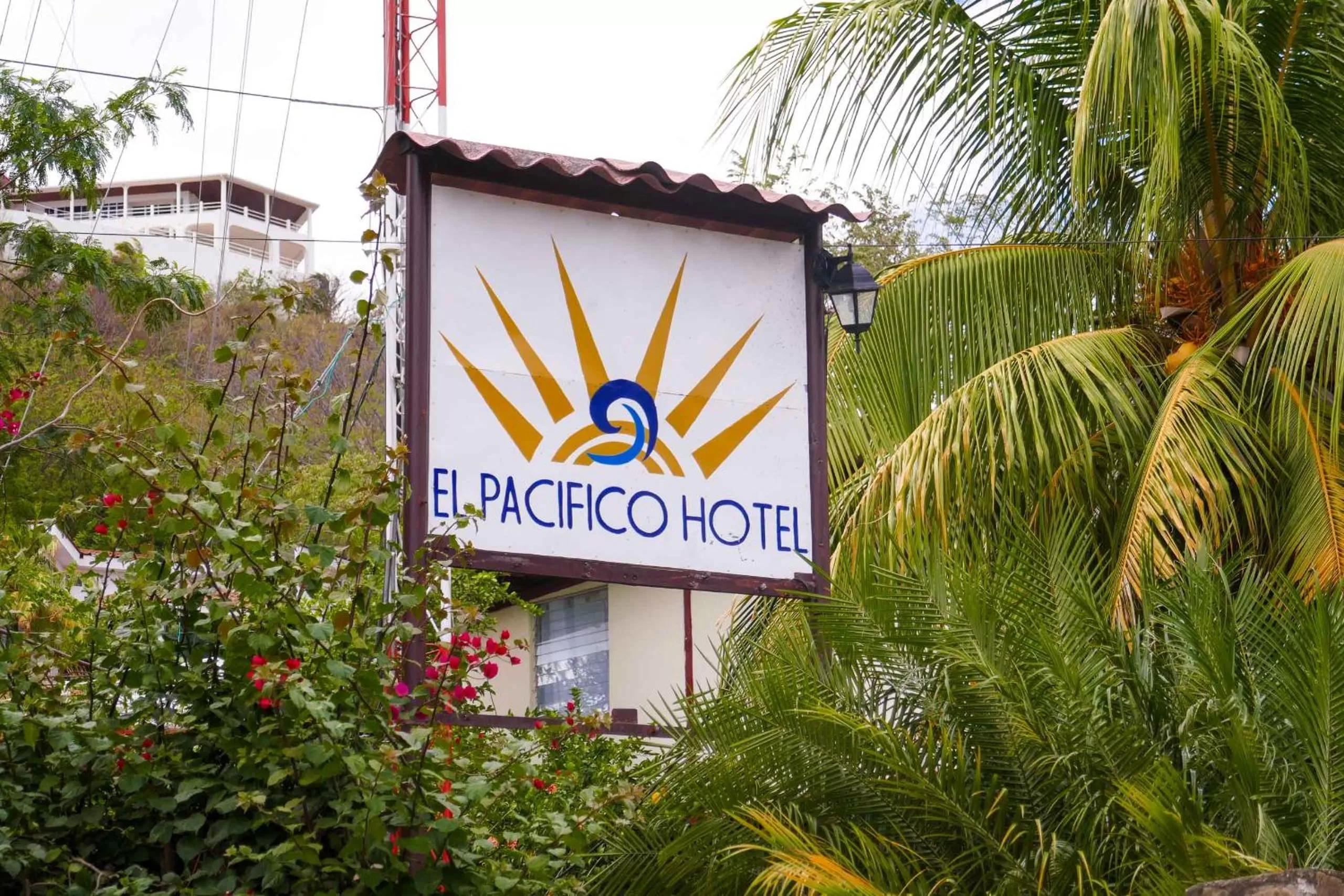 Facade/entrance in El Pacifico Hotel
