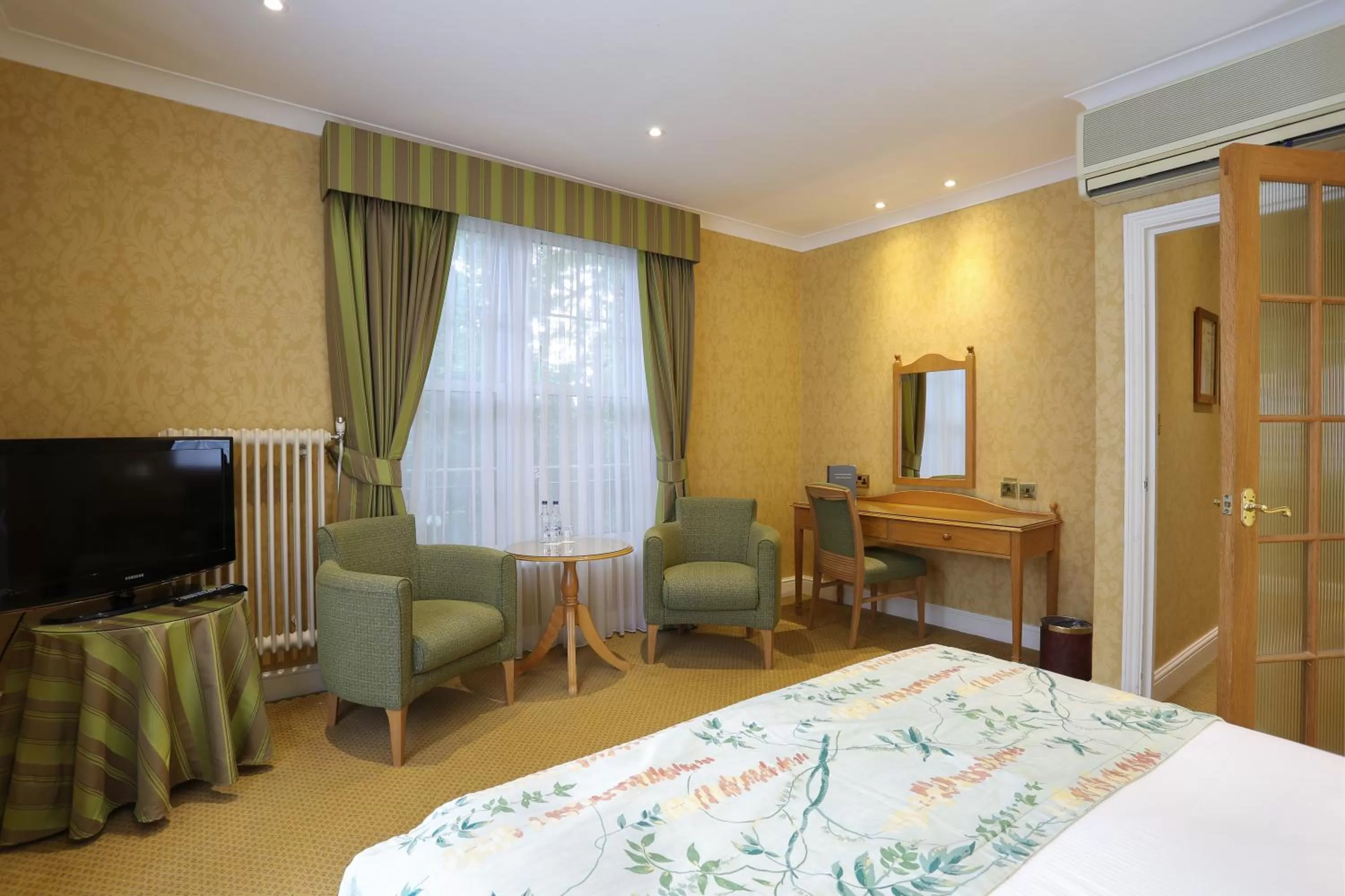 Bedroom, Bed in West Lodge Park