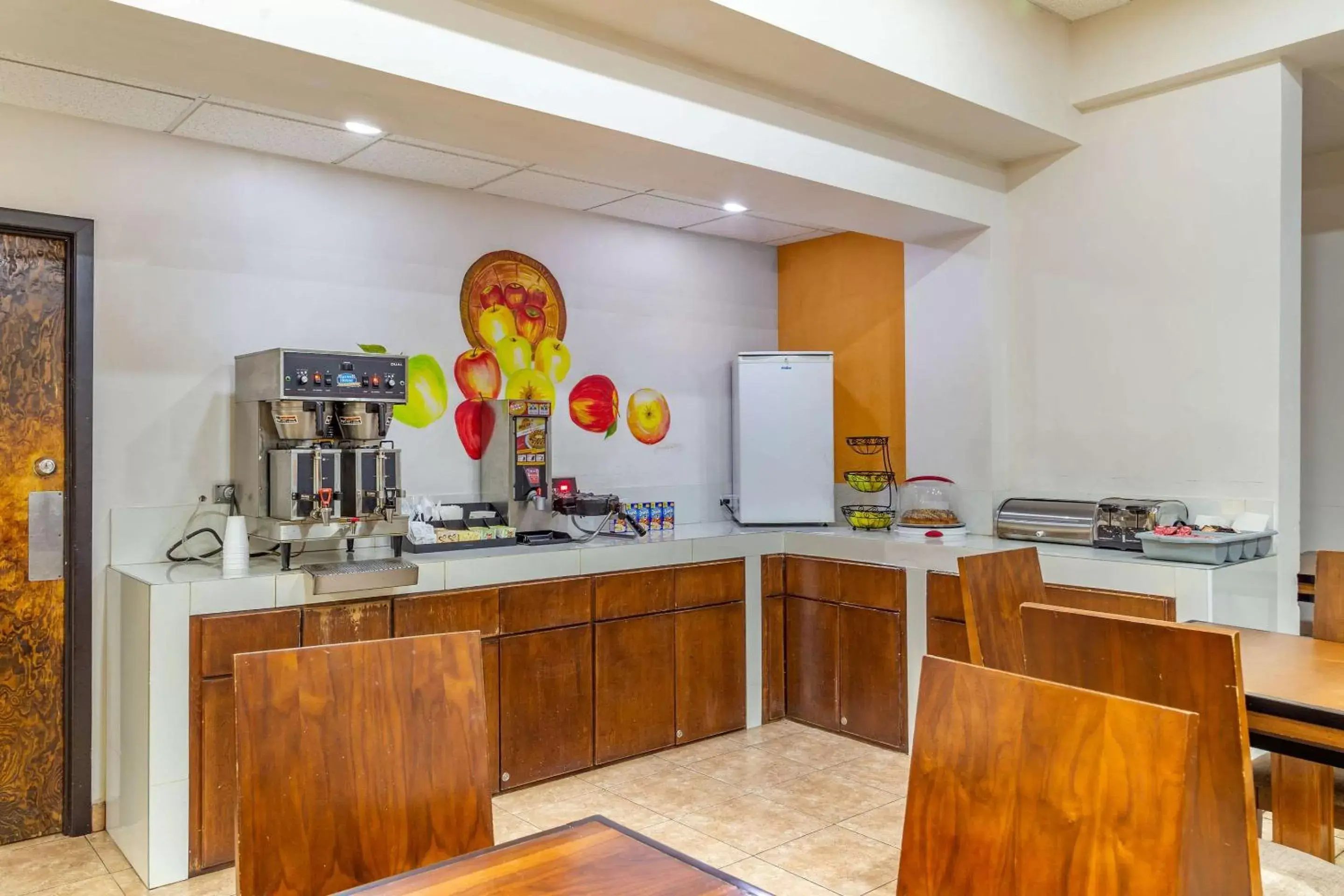 Restaurant/places to eat, Kitchen/Kitchenette in Comfort Inn Chihuahua