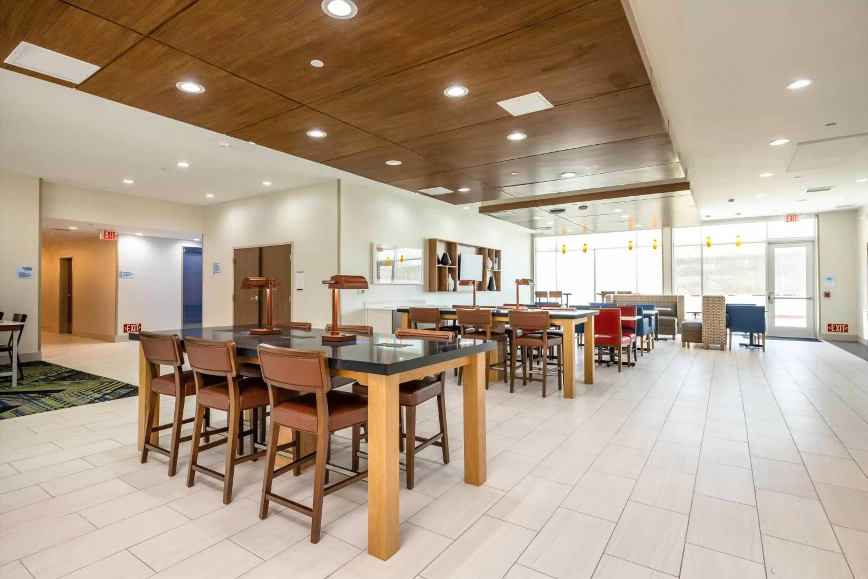 Lobby or reception, Restaurant/Places to Eat in Holiday Inn Express & Suites - San Jose Silicon Valley, an IHG Hotel