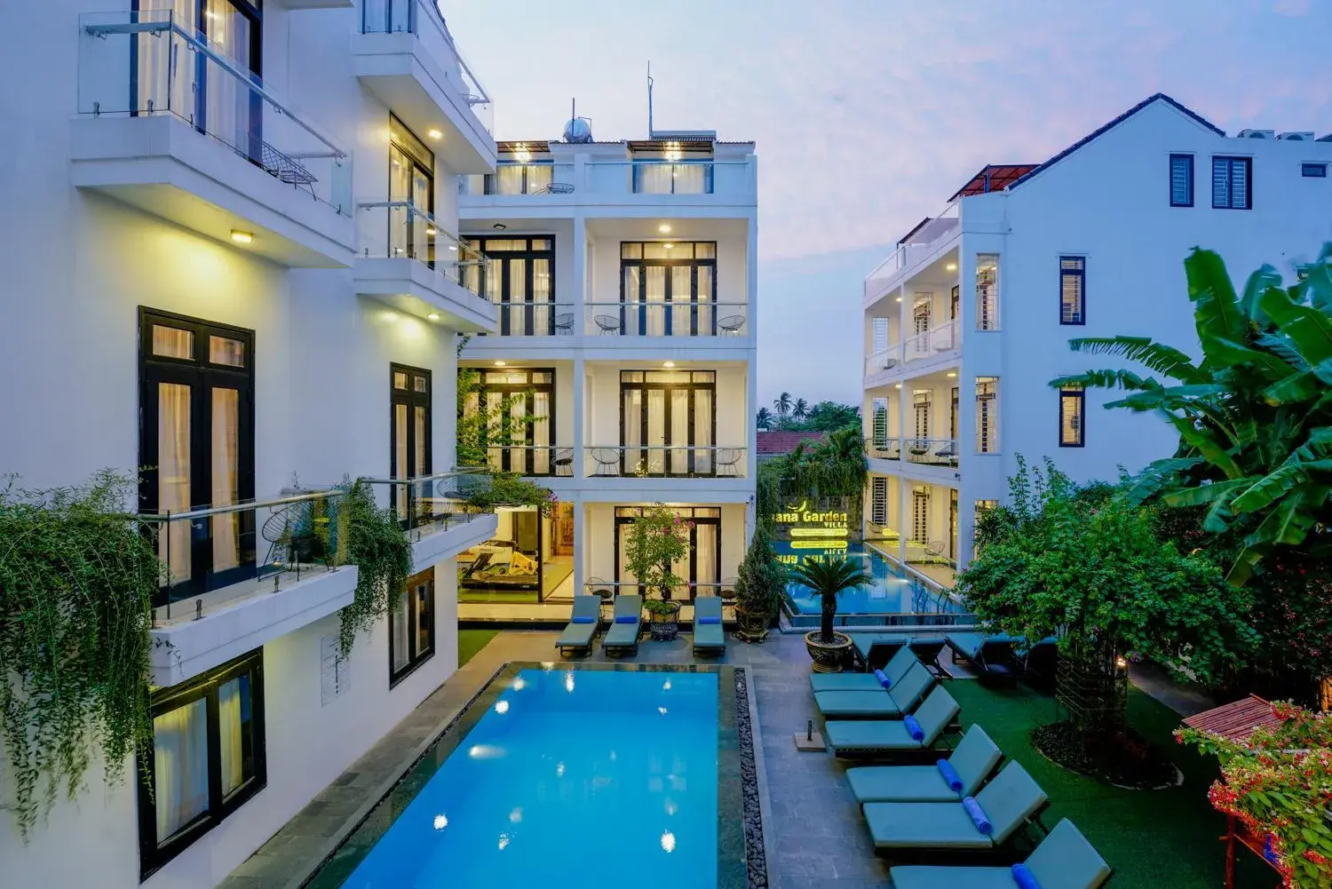 Swimming Pool in Banana Garden Villa