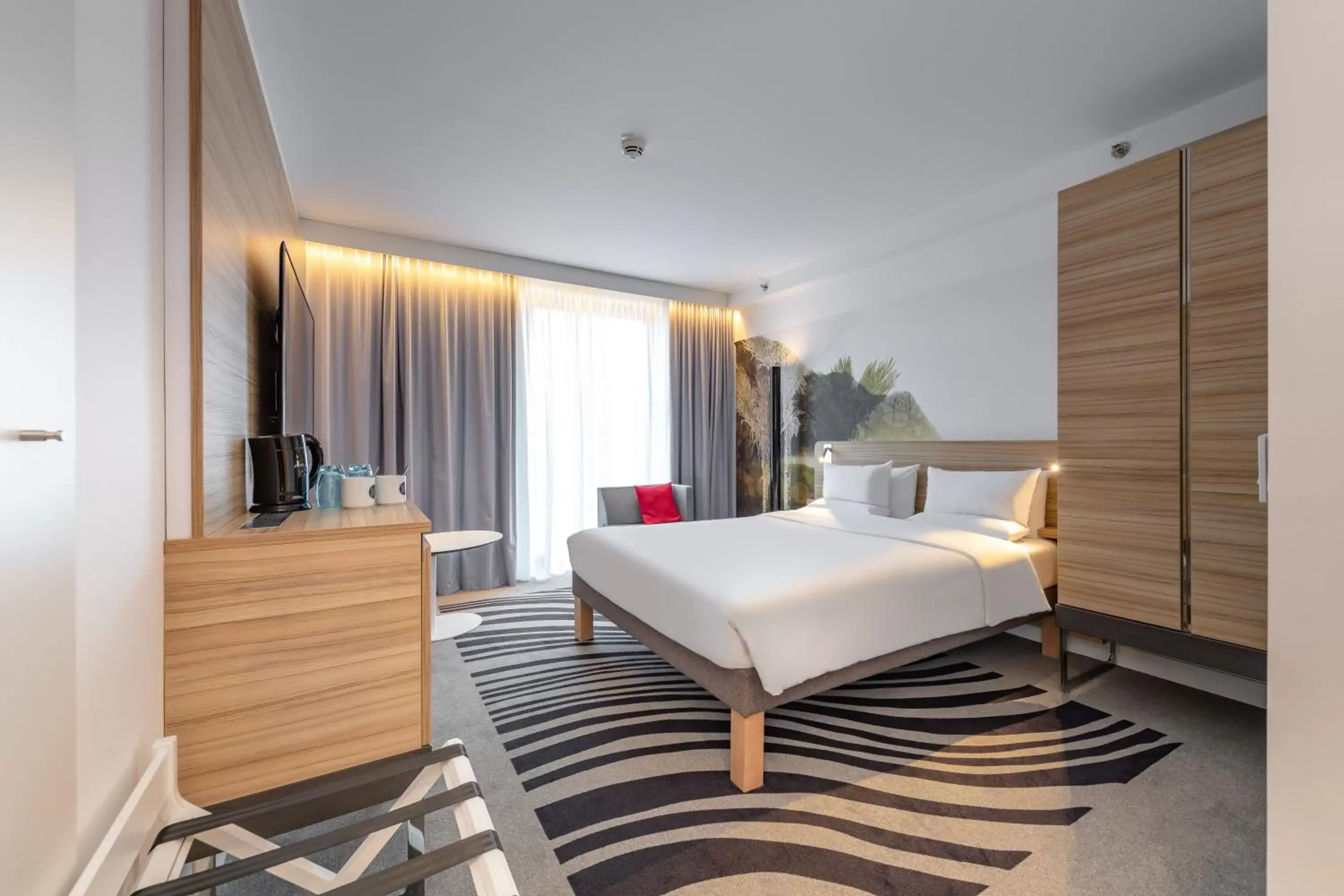 Photo of the whole room, Bed in Novotel Wien Hauptbahnhof