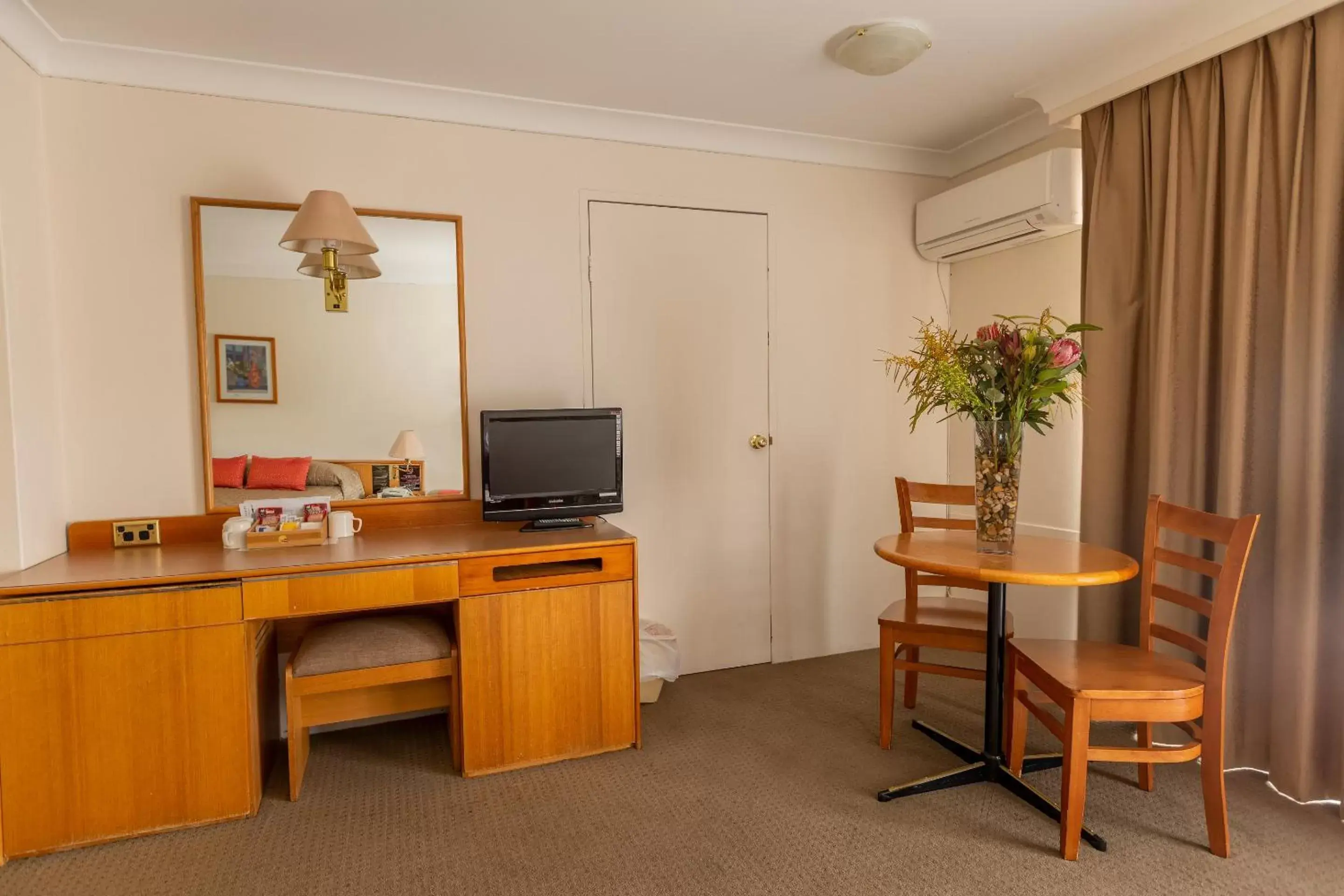 TV and multimedia, TV/Entertainment Center in Club Inn Motel