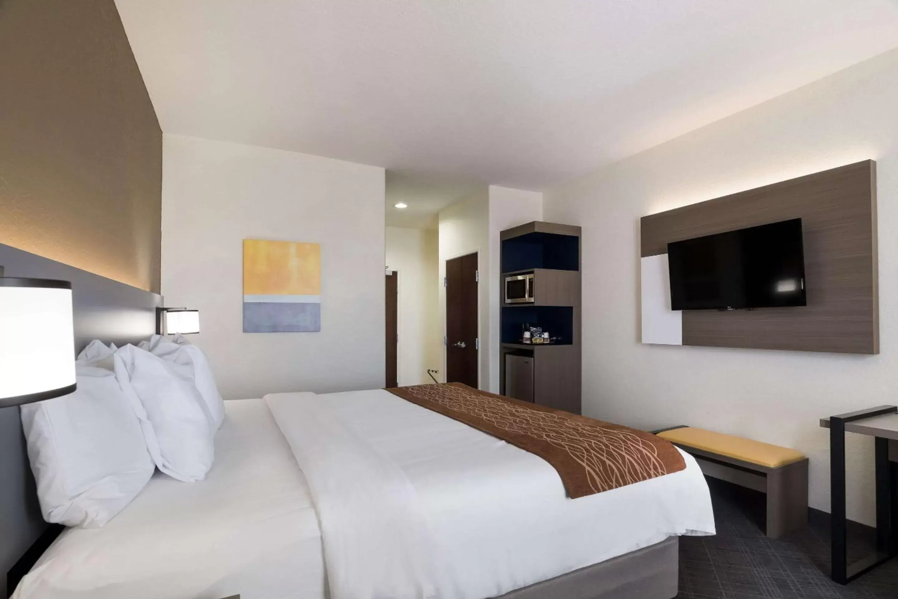 Bedroom, Bed in Comfort Inn & Suites Victoria North