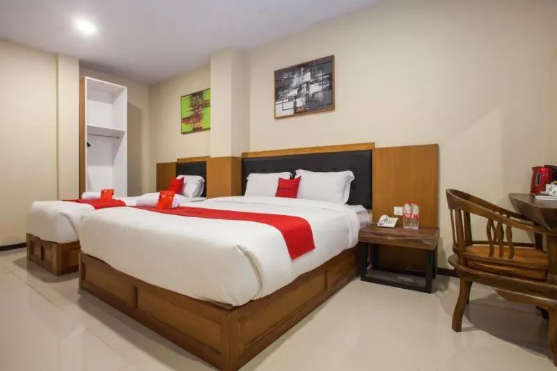 Bed in RedDoorz Premium @ Jalan Cengkeh Malang