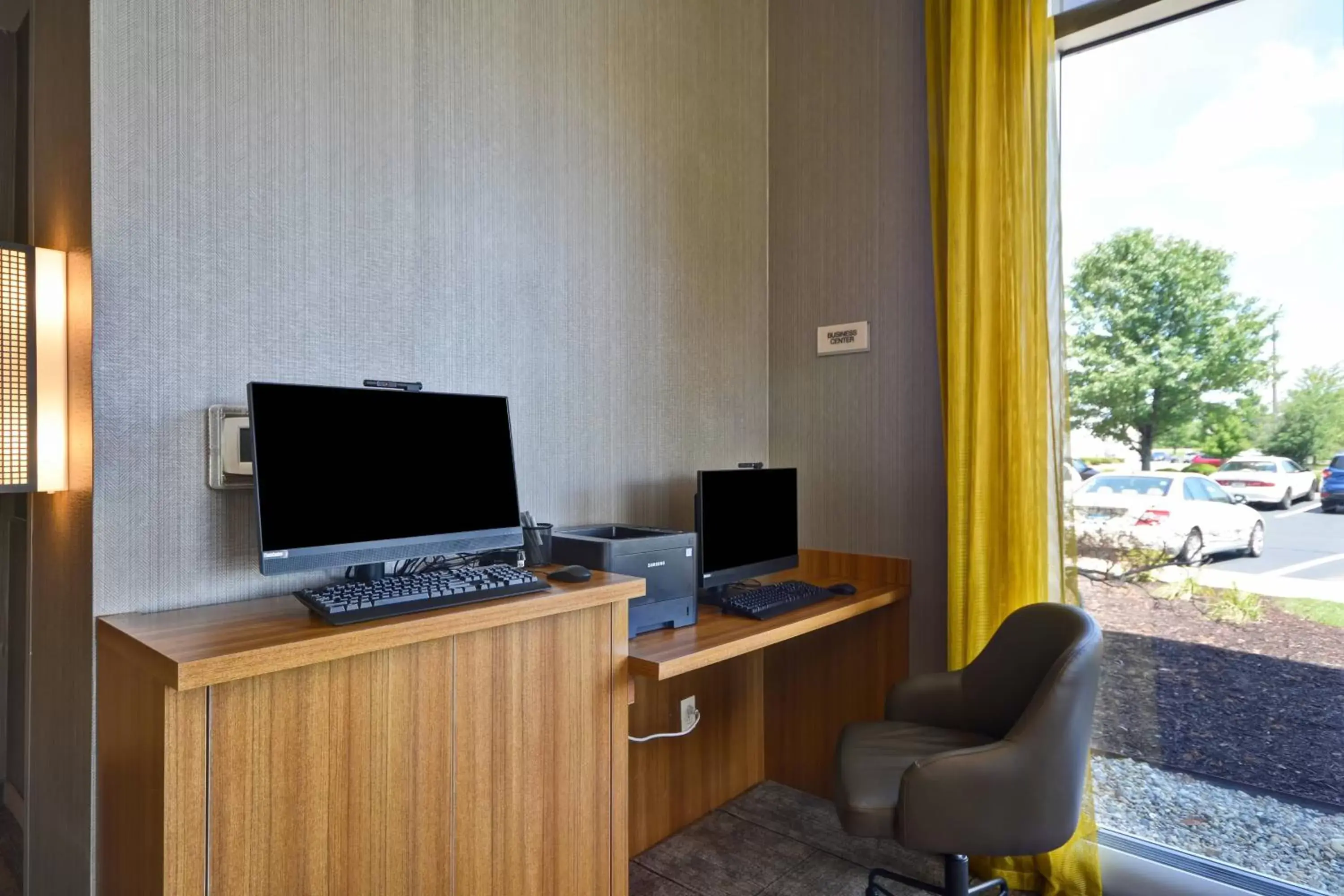 Business facilities in SpringHill Suites by Marriott Indianapolis Airport/Plainfield