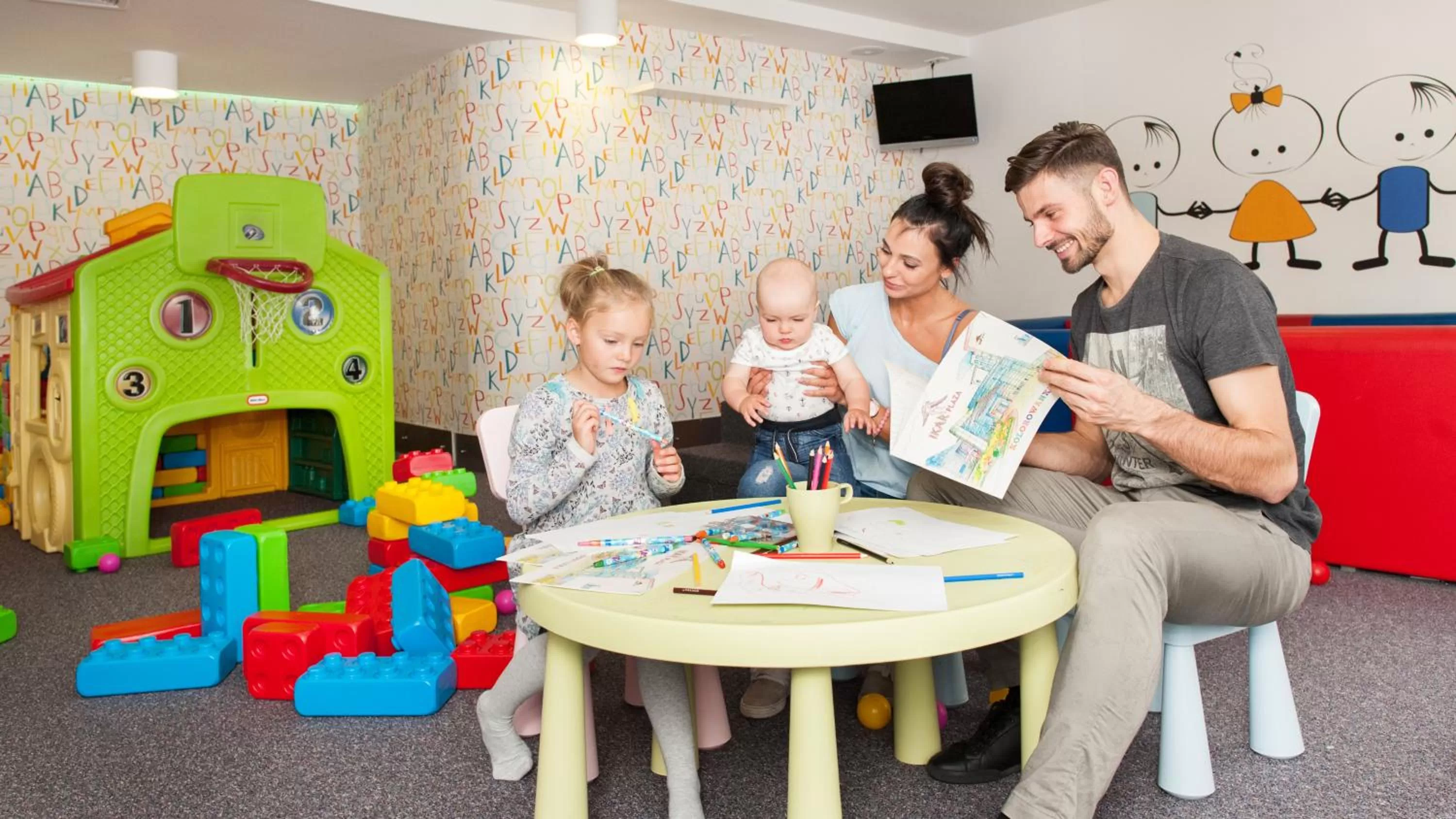 Area and facilities in Ikar Plaza