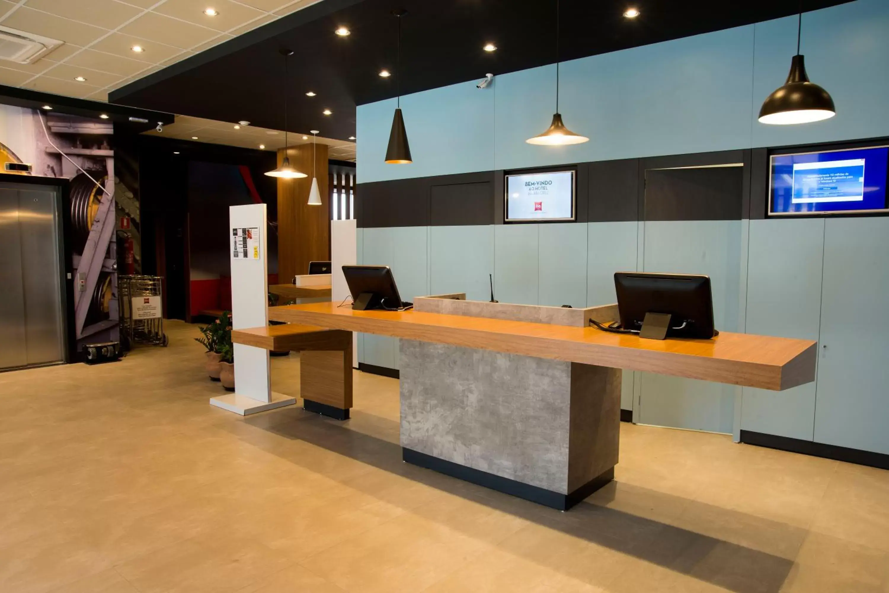 Lobby/Reception in ibis Aracruz