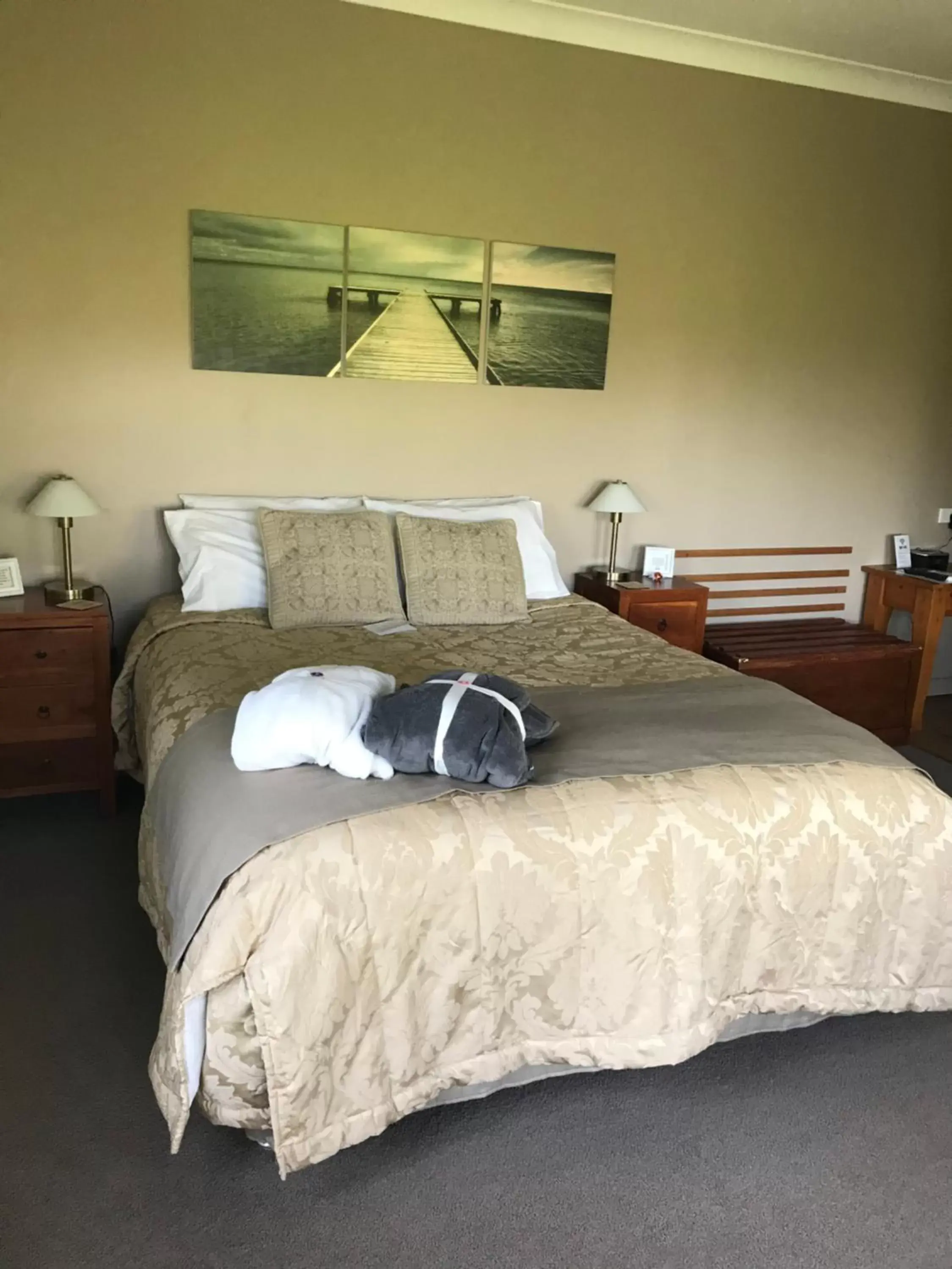 River Room in Hillside Bed and Breakfast River Room in Hillside Bed and Breakfast