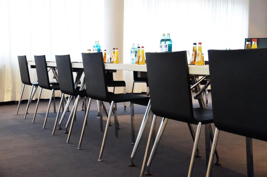 Restaurant/places to eat in Bristol Hotel - Frankfurt City Centre - Central