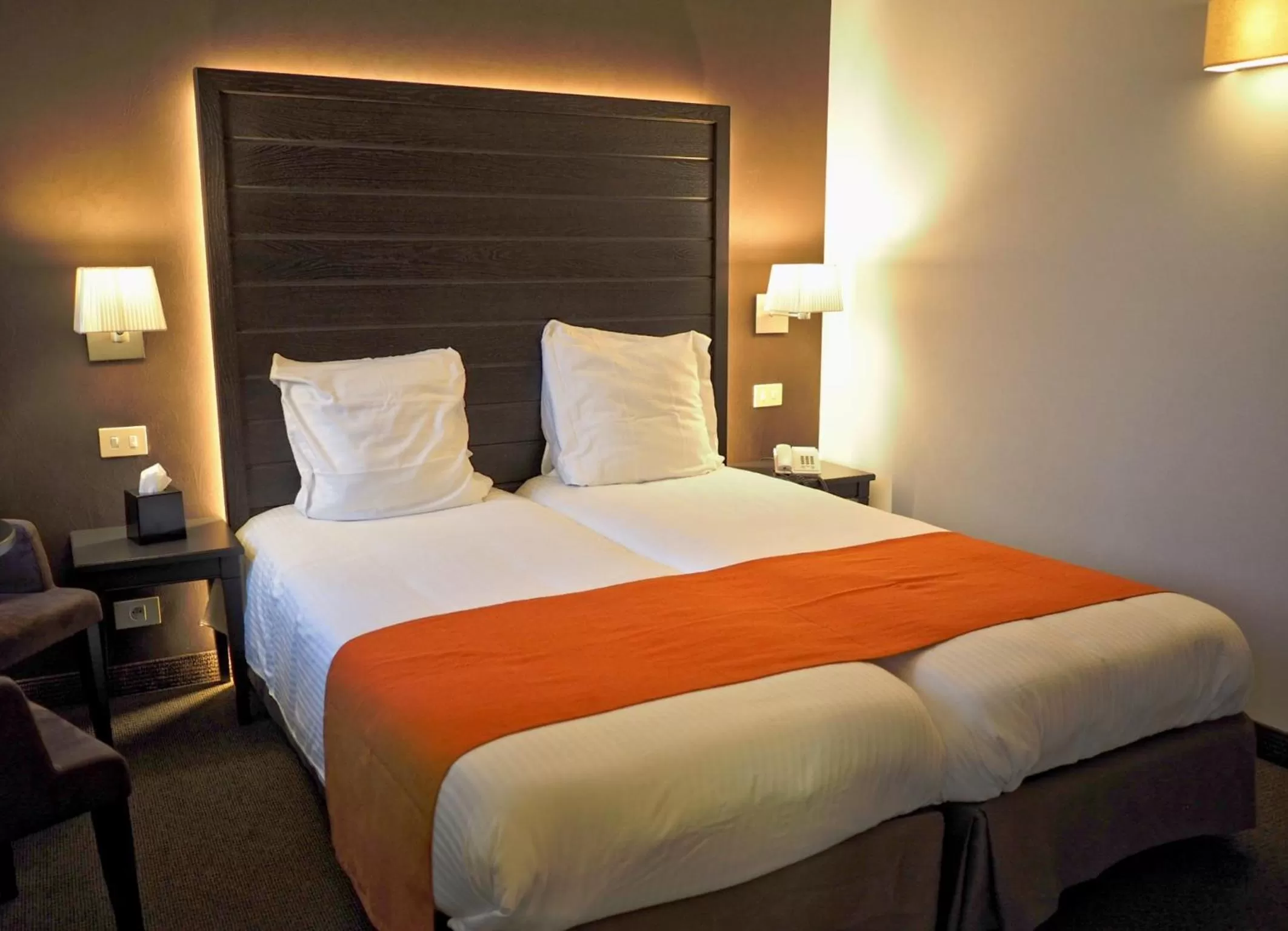 Photo of the whole room, Bed in Flanders Hotel