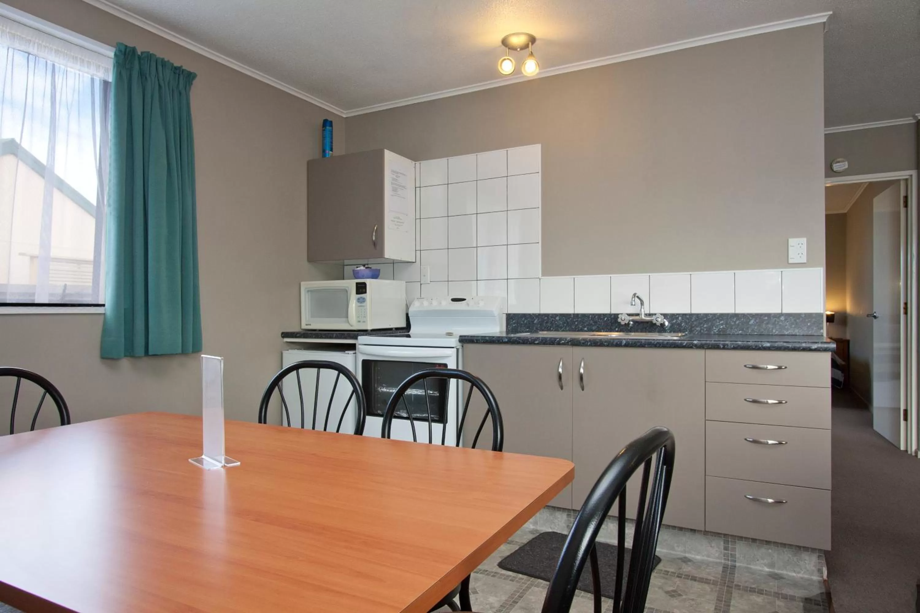 Coffee/tea facilities in Coronation Park Motels