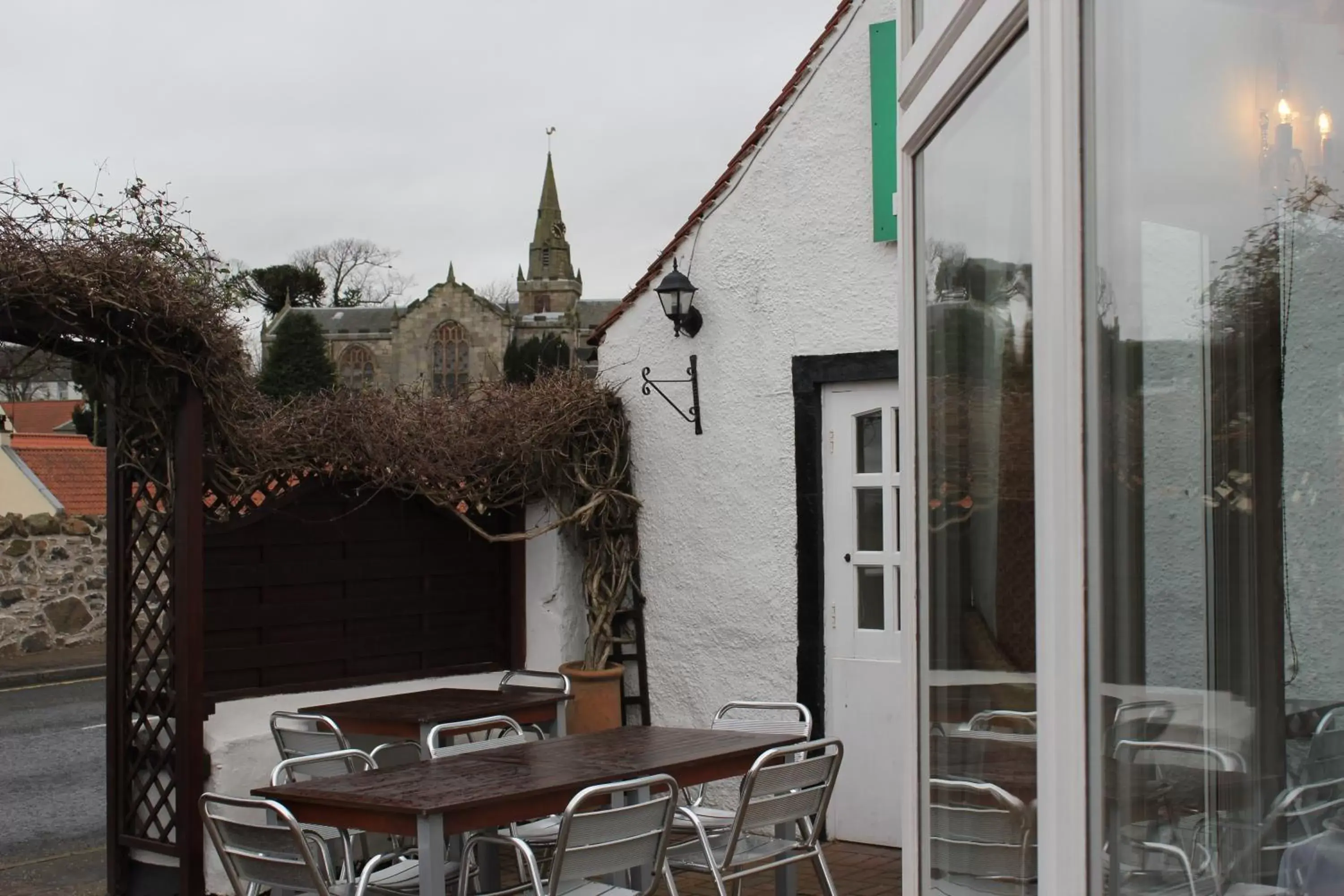 Patio in The Upper Largo Hotel & Restaurant