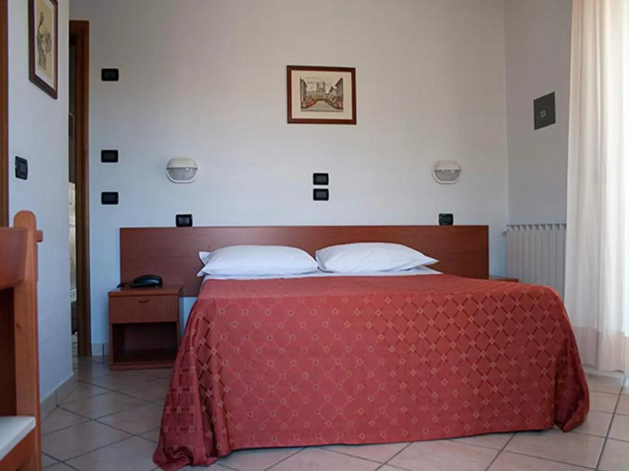 Double or Twin Room in Hotel Monica Double or Twin Room in Hotel Monica