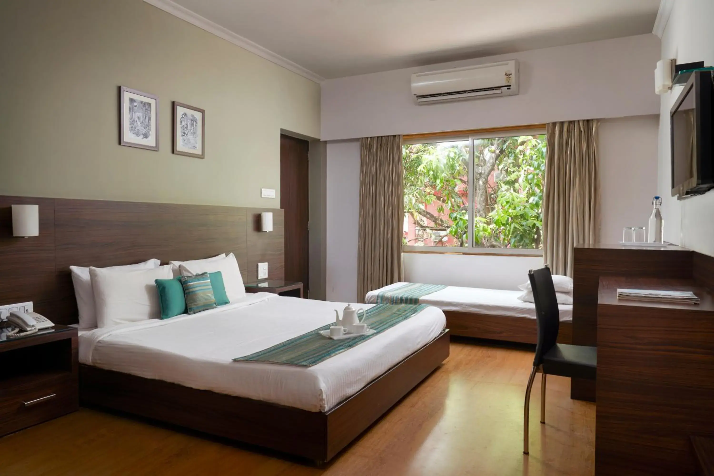 Bed in The Hawaii Comforts Panjim Donapaula Bed in The Hawaii Comforts Panjim Donapaula