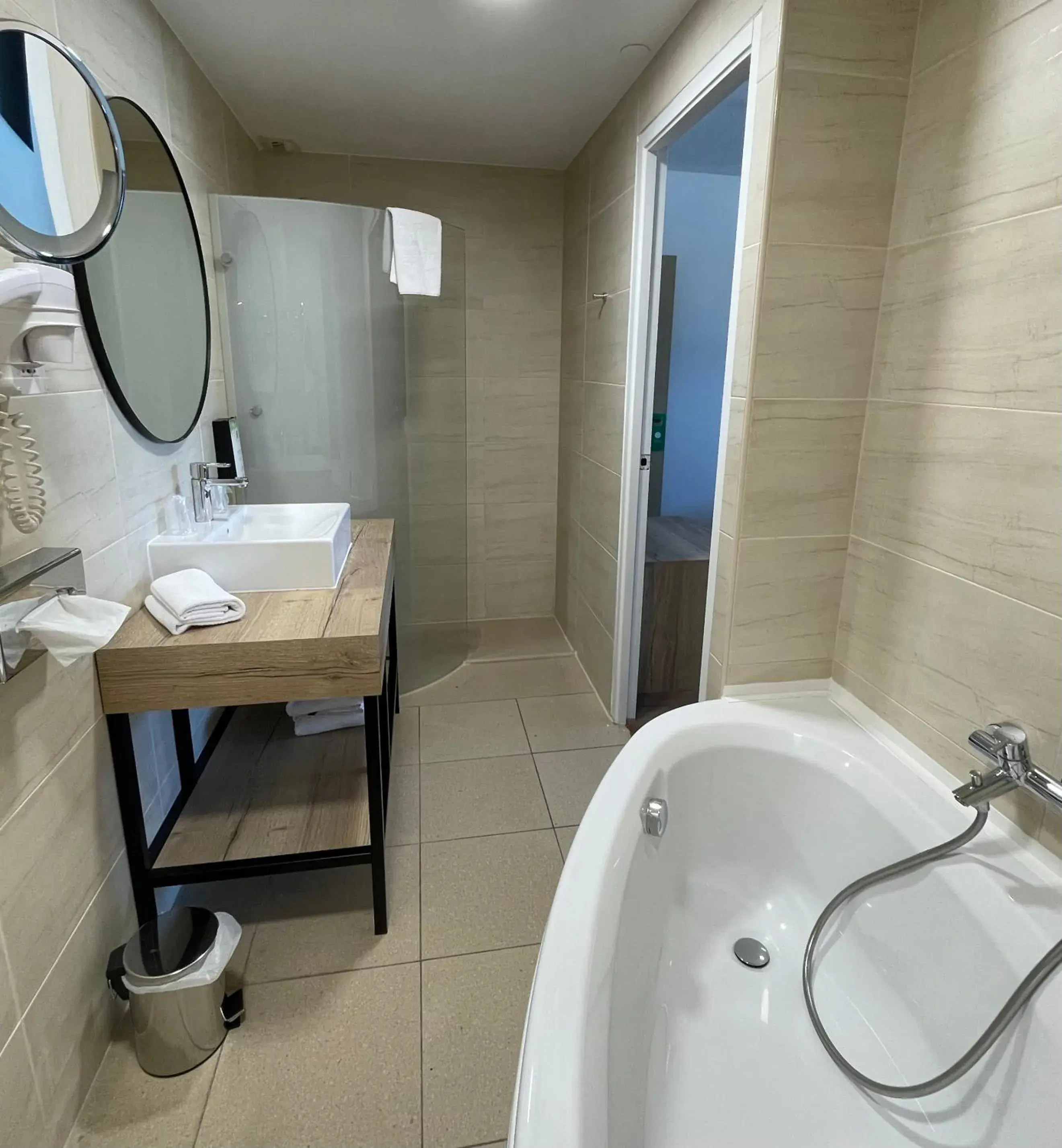 Shower, Bathroom in Kyriad Prestige Montpellier Ouest - Croix D'argent