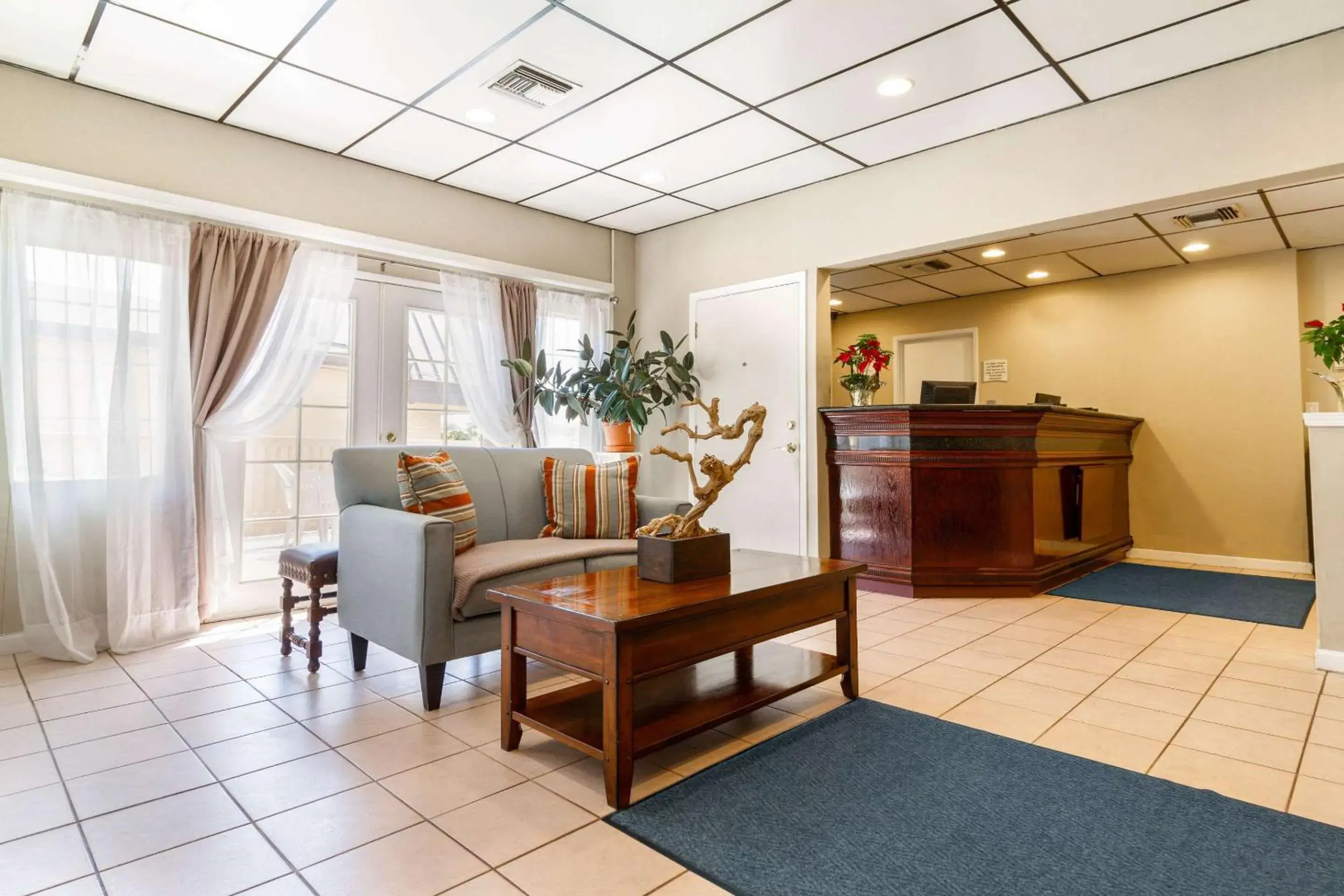 Lobby or reception, Lobby/Reception in Rodeway Inn Auburn – Foresthill