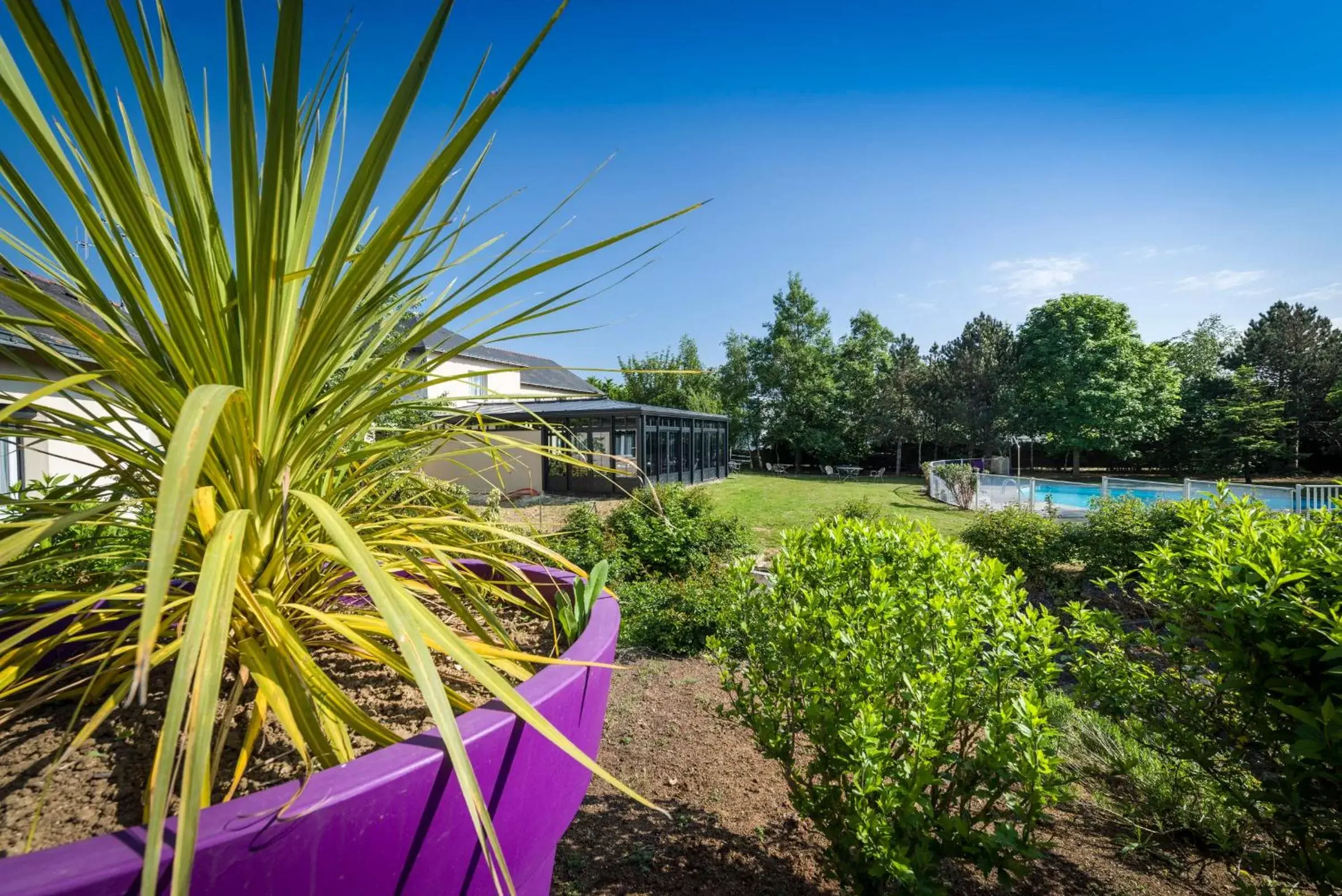 Garden, Pool View in The Originals City, Hôtel La Saulaie, Saumur Ouest (Inter-Hotel)