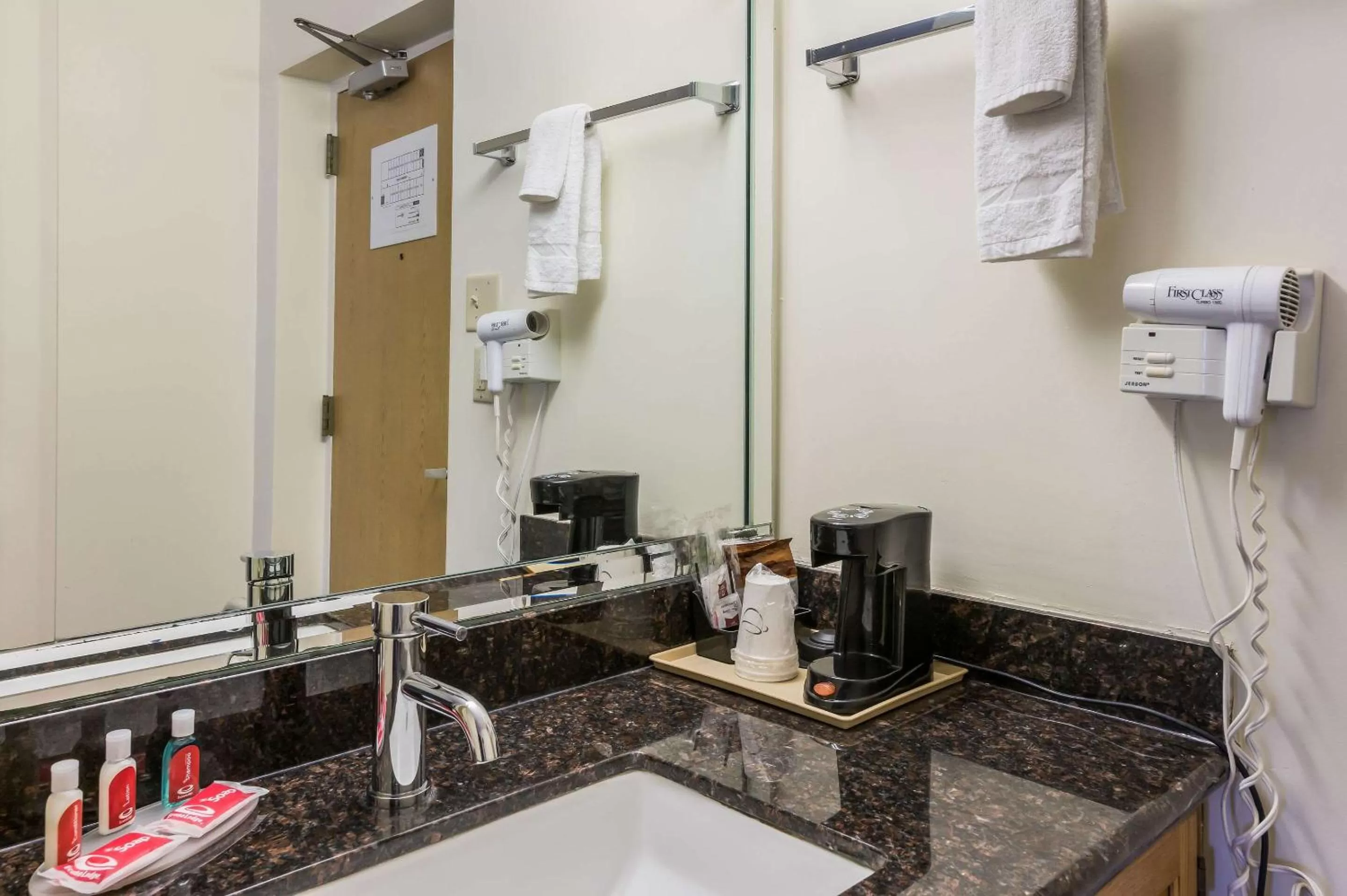 Bedroom in Econo Lodge Quakertown