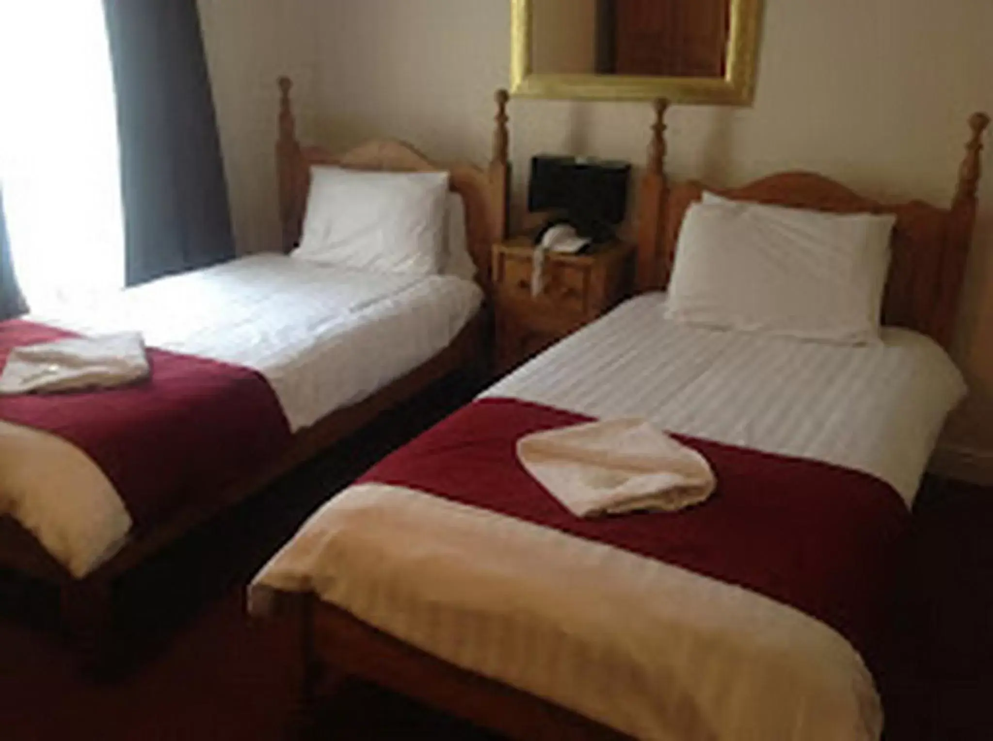 Budget Twin Room in Red Lion Coaching Inn