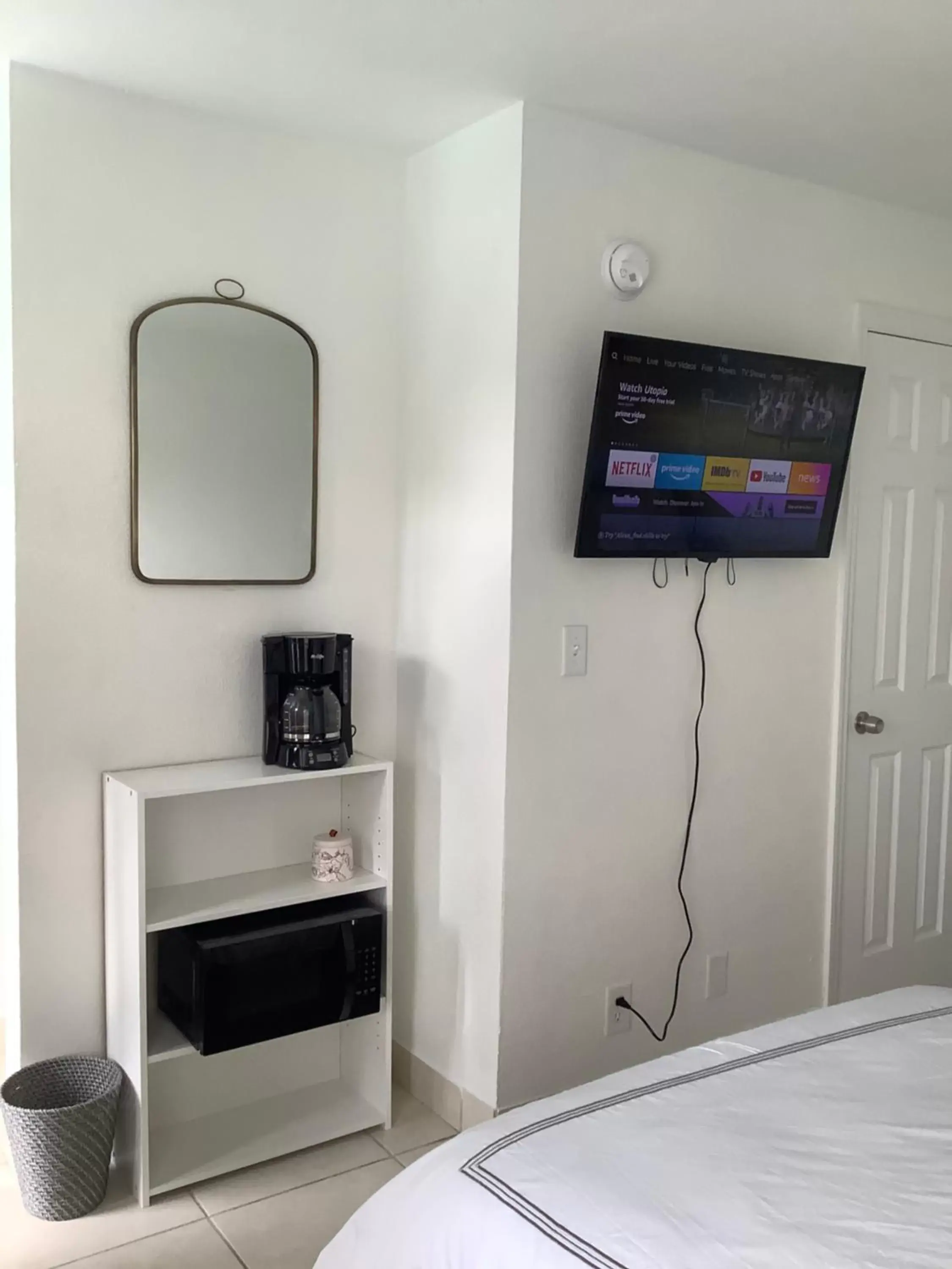 TV and multimedia, TV/Entertainment Center in Hotel Motel Lauderdale Inn