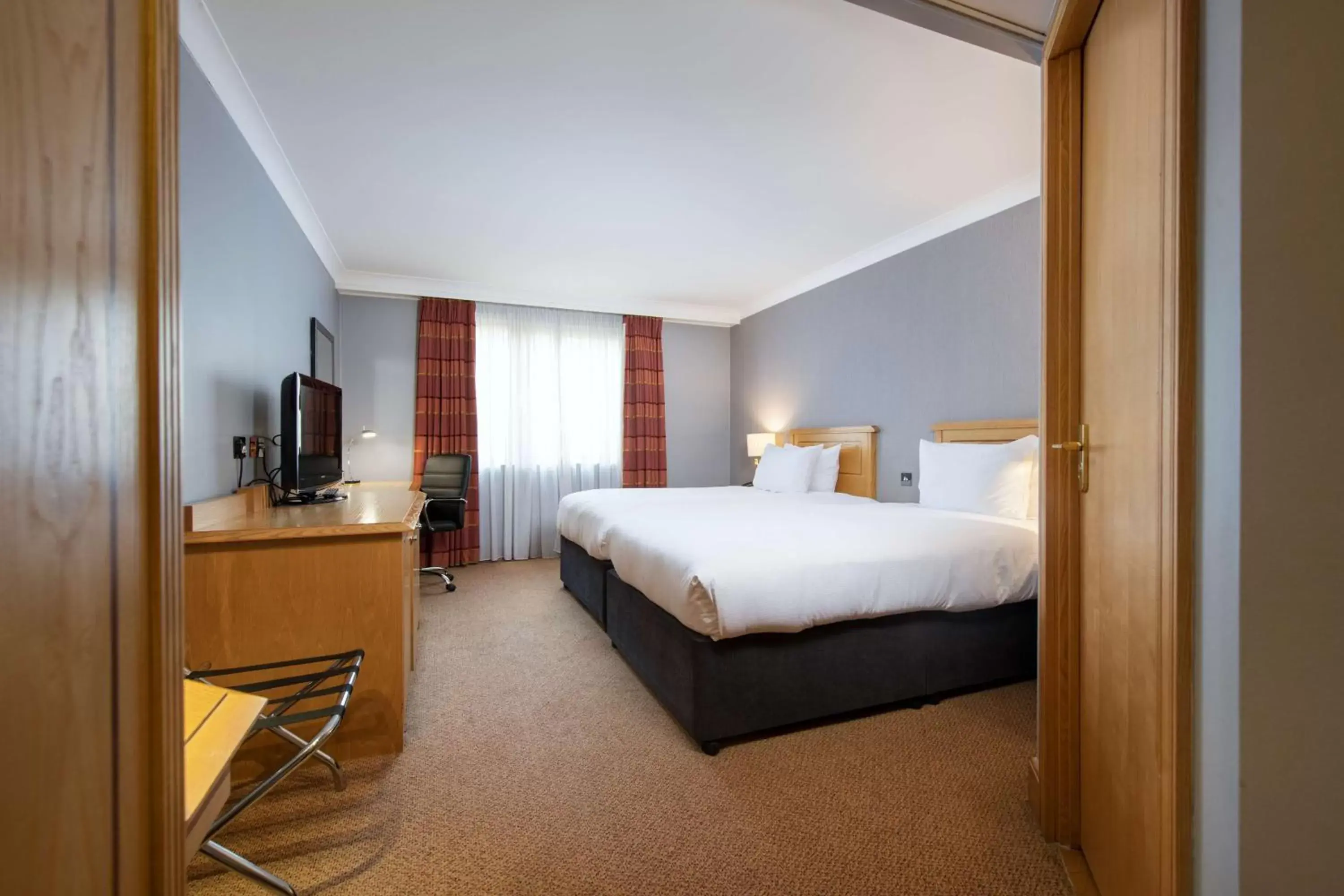 Bed in DoubleTree by Hilton Swindon Hotel
