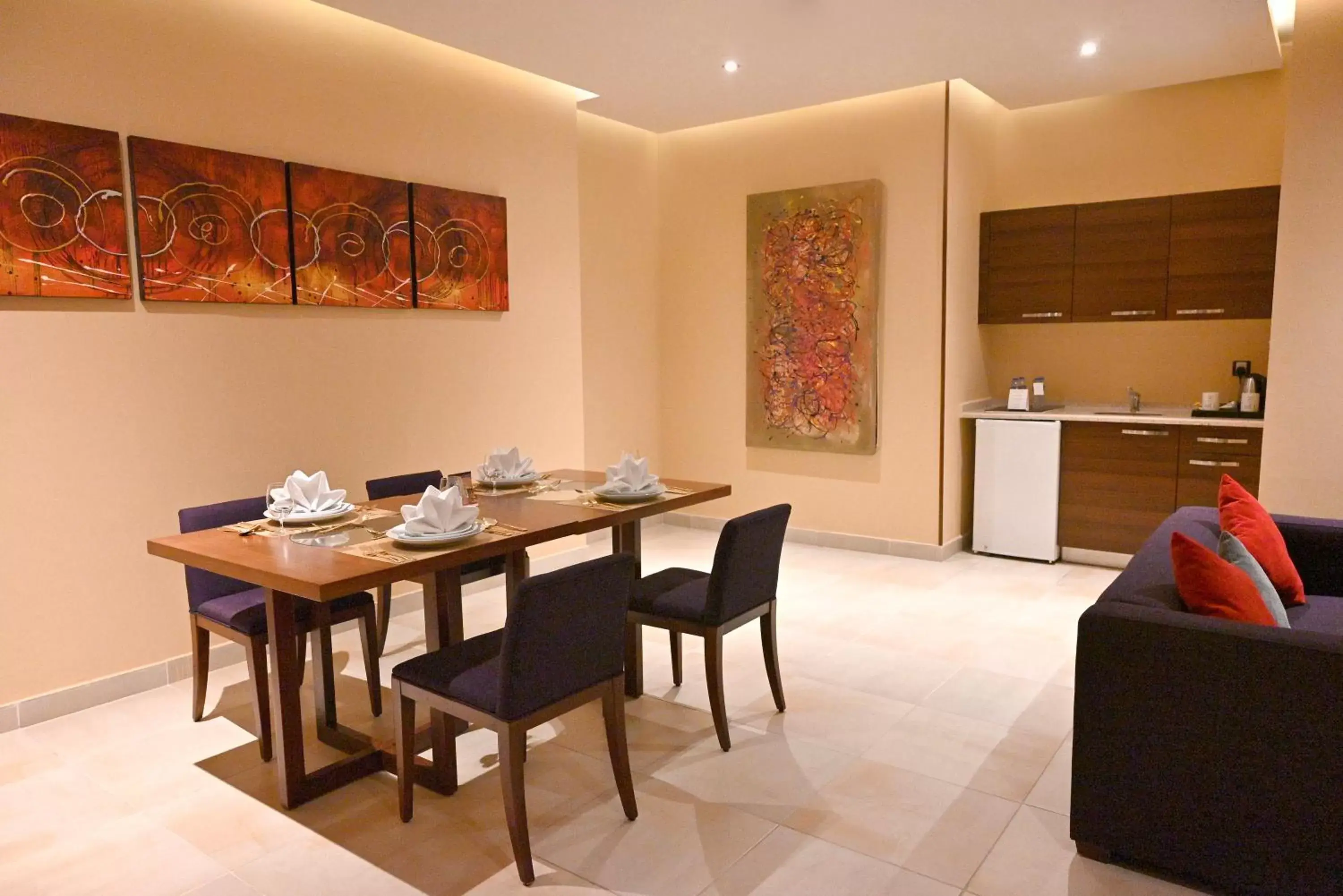 Dining Area in Q Suites Jeddah by EWA - Managed by HMH