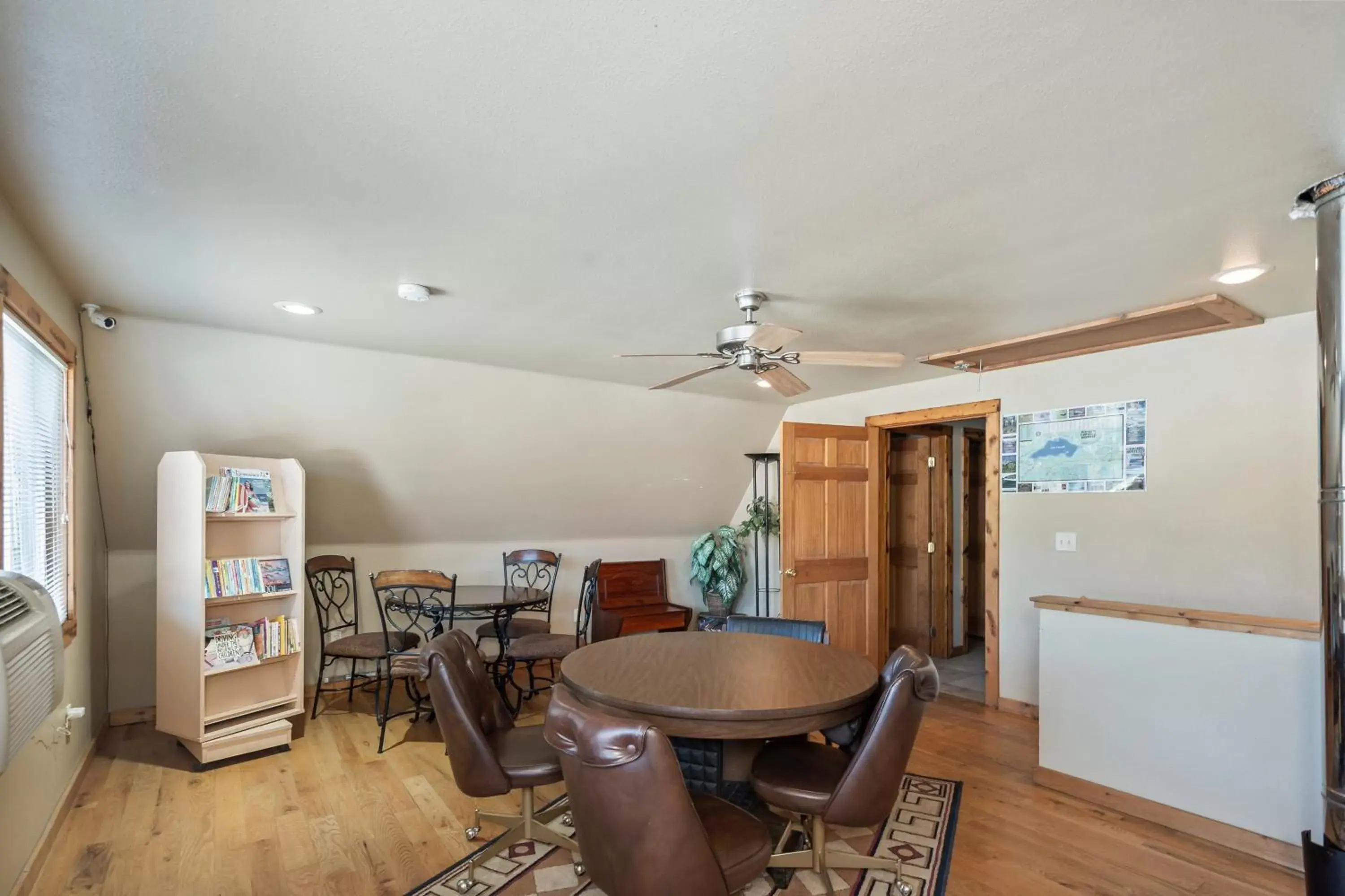 Dining Area in Birch Glen Lodge