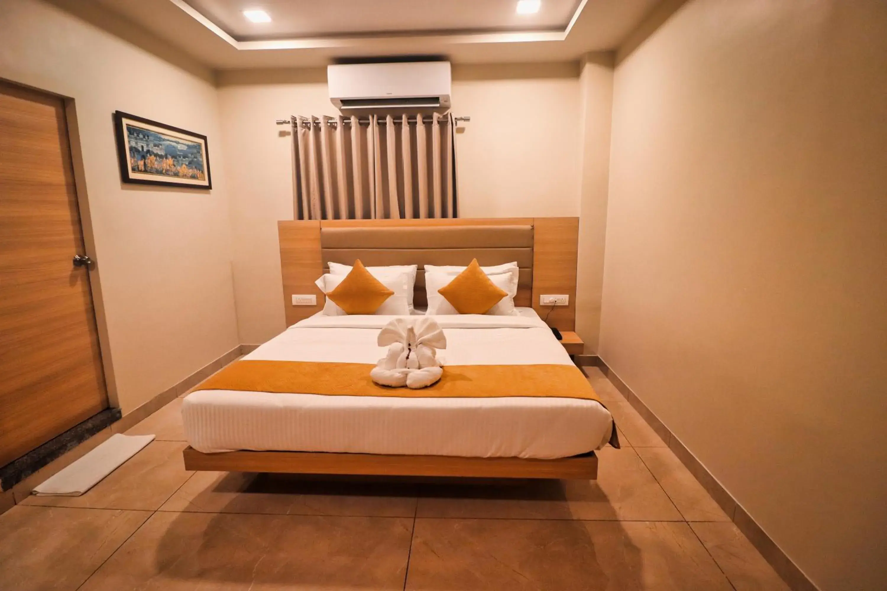 Bed in Clarks Inn Express Udaipur