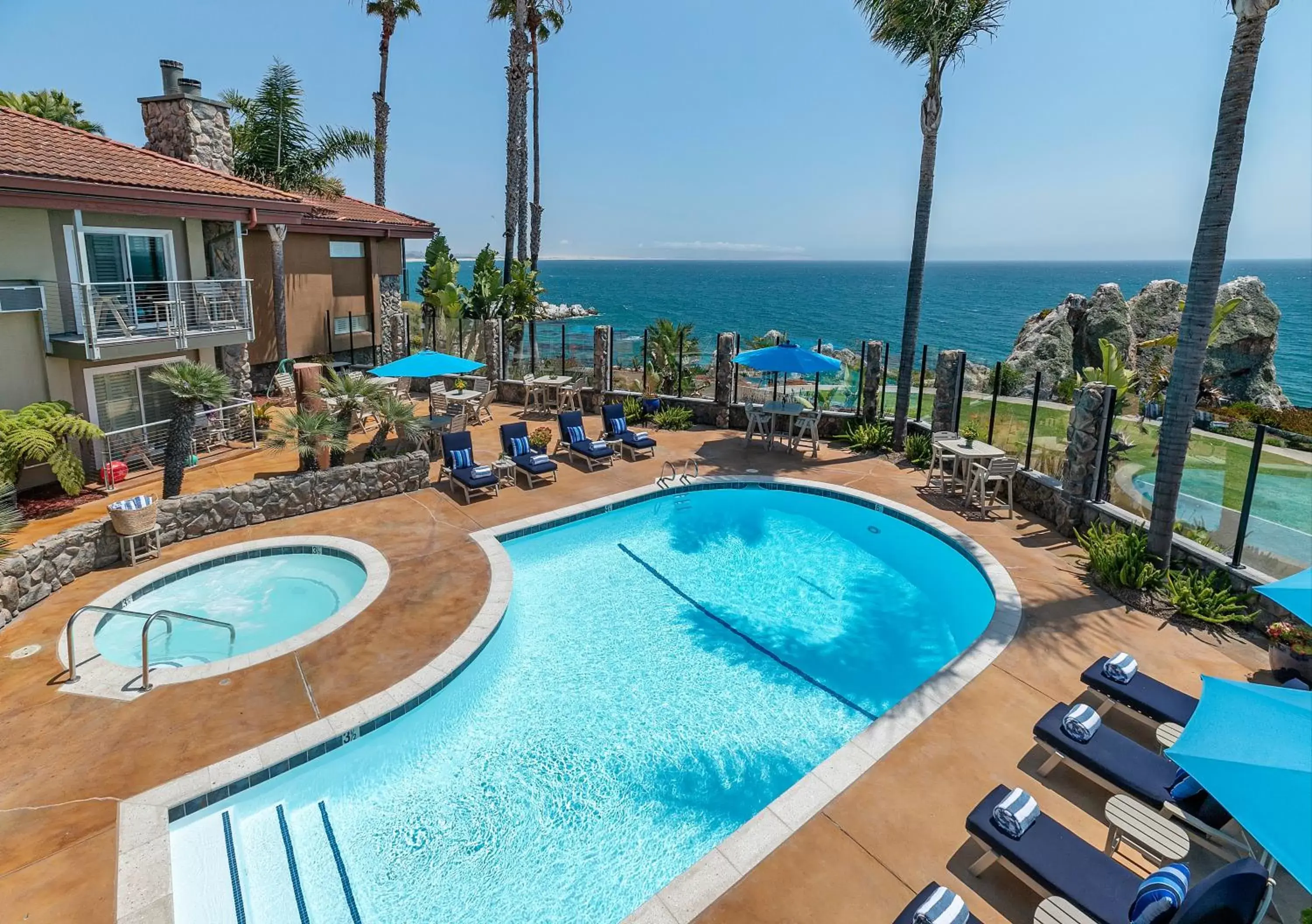 Patio, Pool View in Inn at the Cove