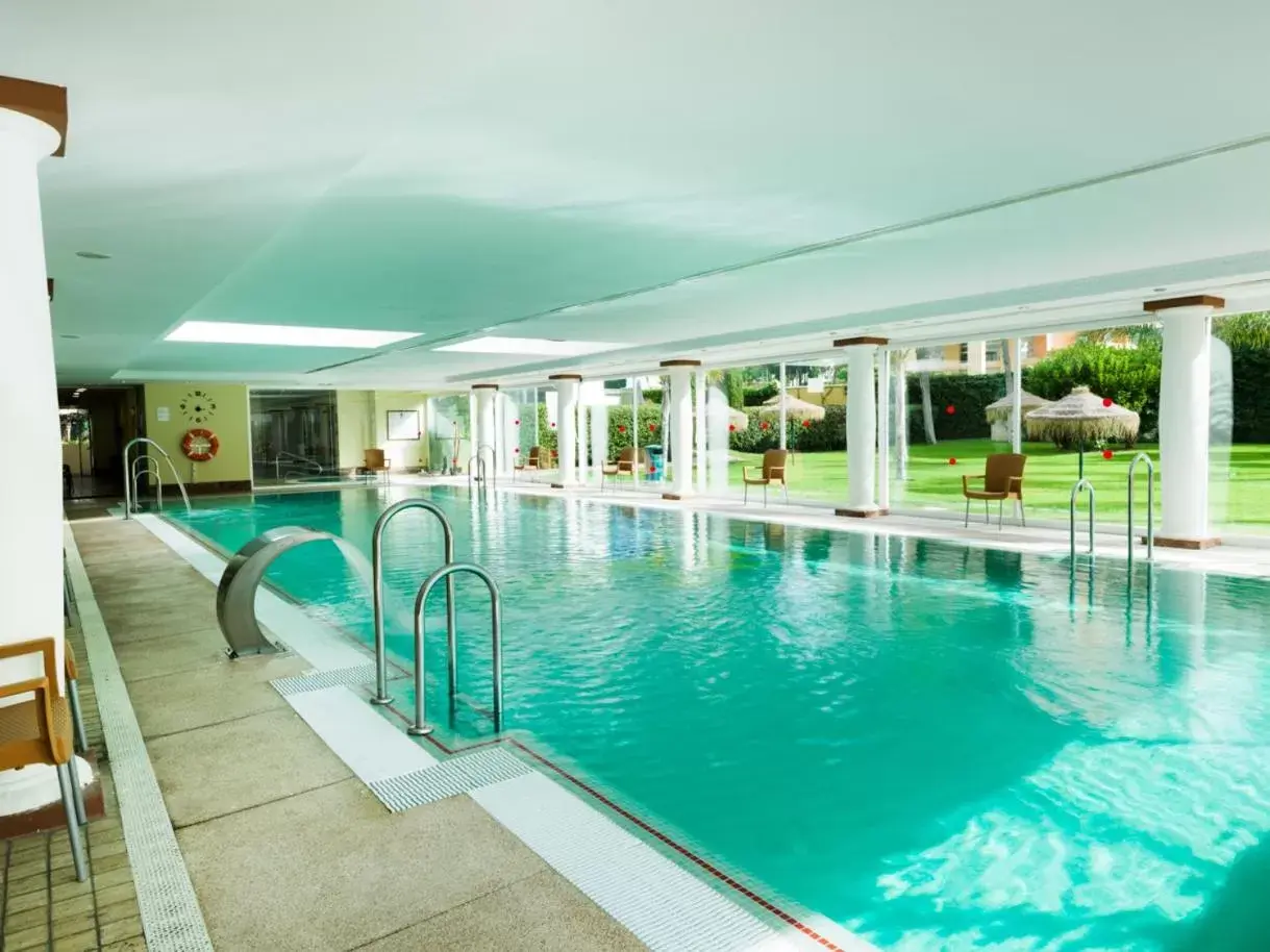 Swimming Pool in Hotel Monarque Fuengirola Park